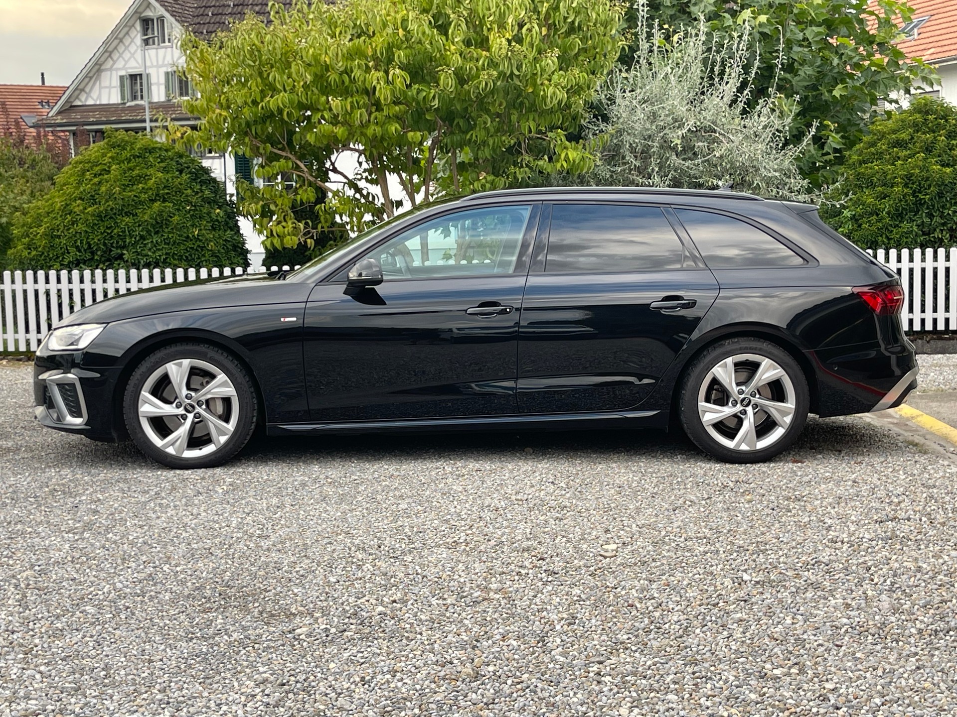 AUDI A4 Avant 40 TDI S line Attraction quattro S-tronic-image-3