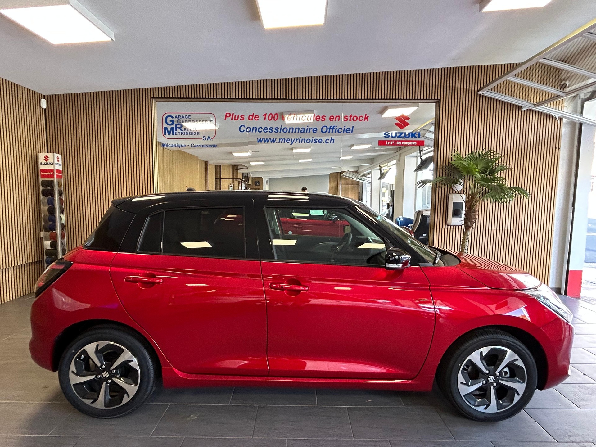 SUZUKI Swift 1.2 Compact Top Hybrid-image-0