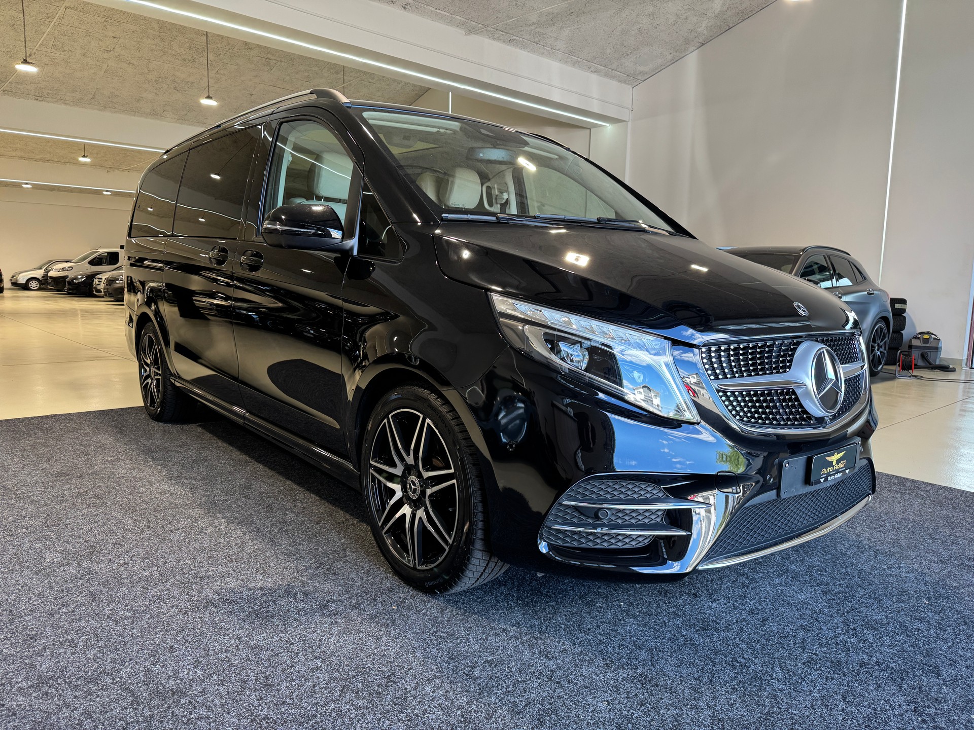 MERCEDES-BENZ V 250 d lang Exclusive 9G-Tronic-showroom-element-2