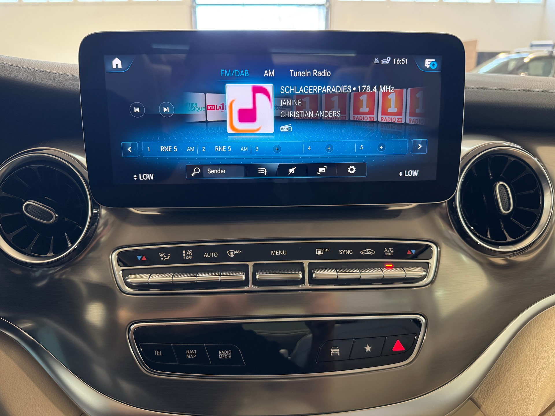 MERCEDES-BENZ V 250 d lang Exclusive 9G-Tronic-image-27