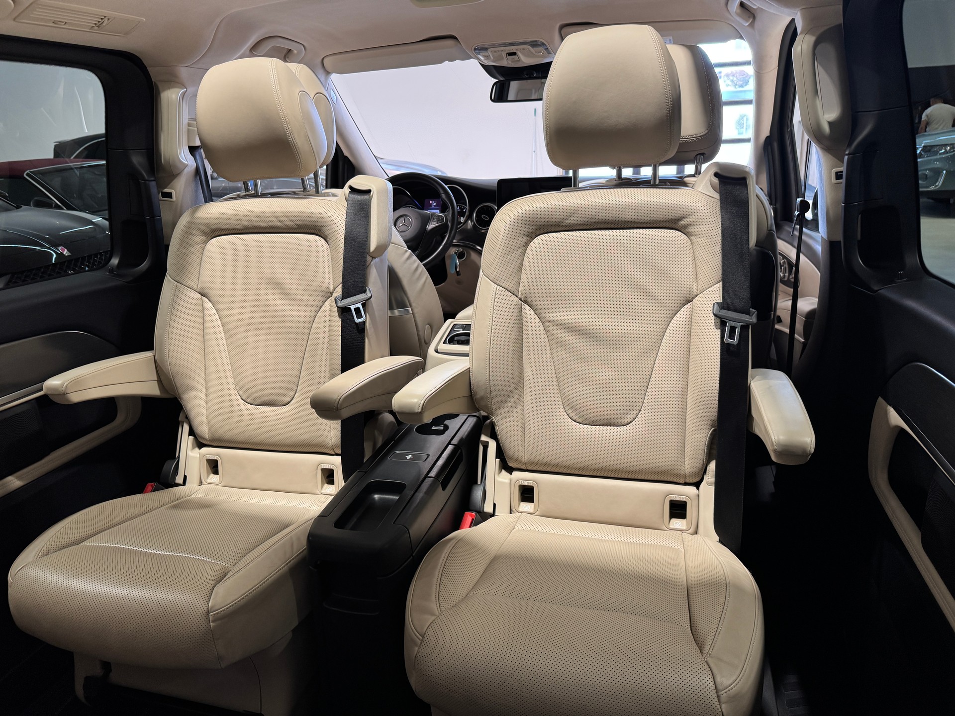 MERCEDES-BENZ V 250 d lang Exclusive 9G-Tronic-image-17