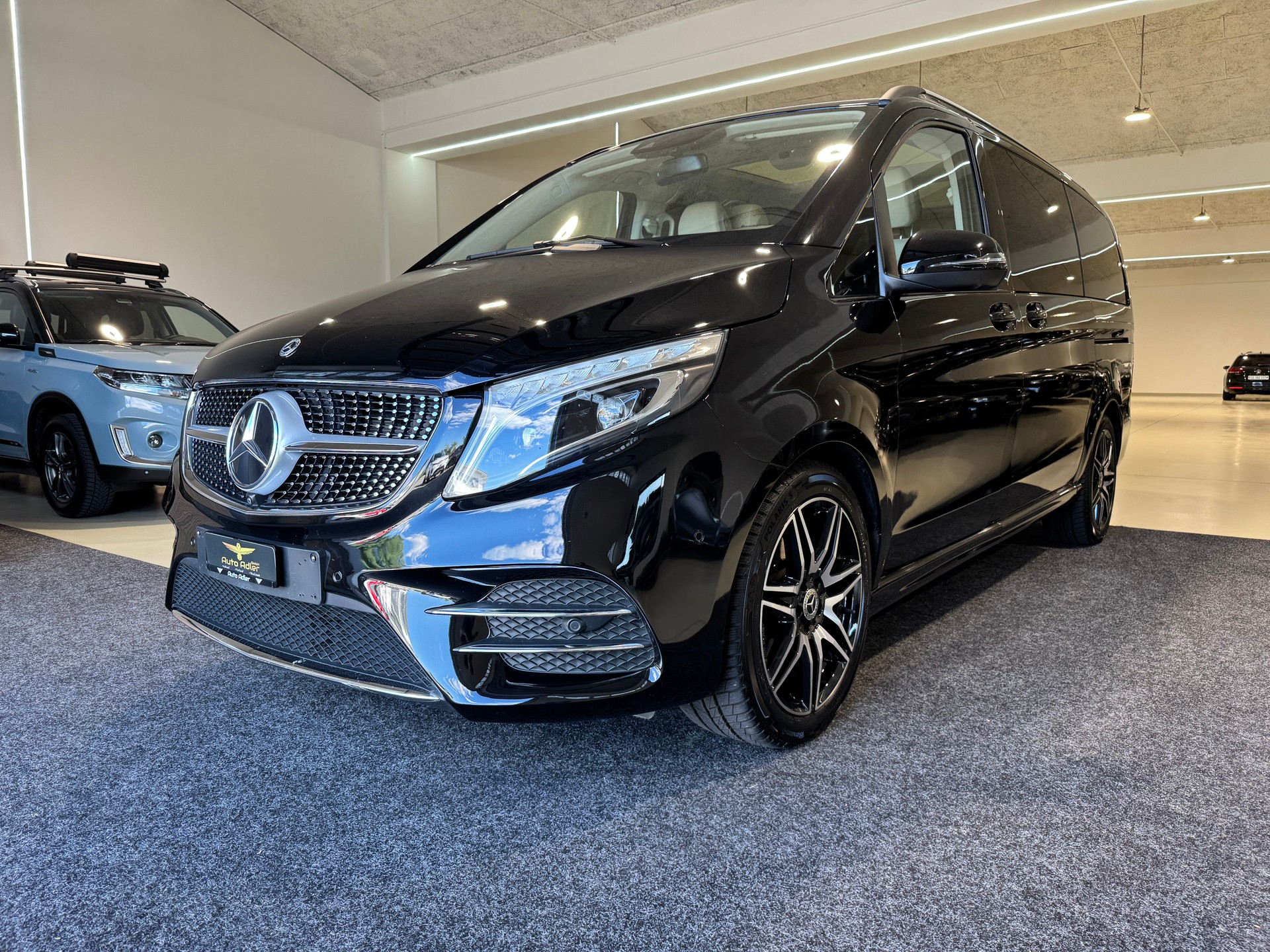 MERCEDES-BENZ V 250 d lang Exclusive 9G-Tronic-showroom-element-1
