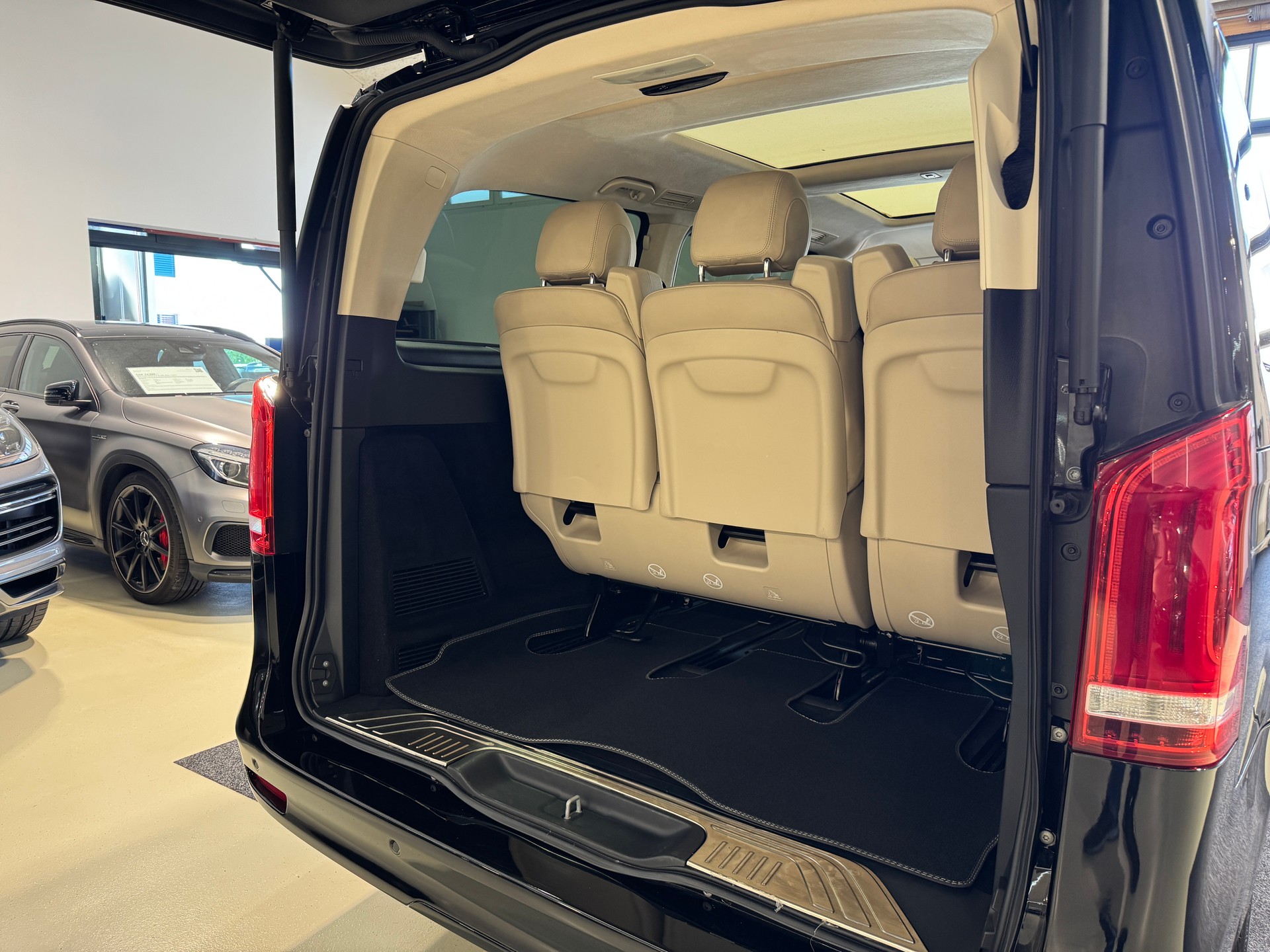 MERCEDES-BENZ V 250 d lang Exclusive 9G-Tronic-image-5