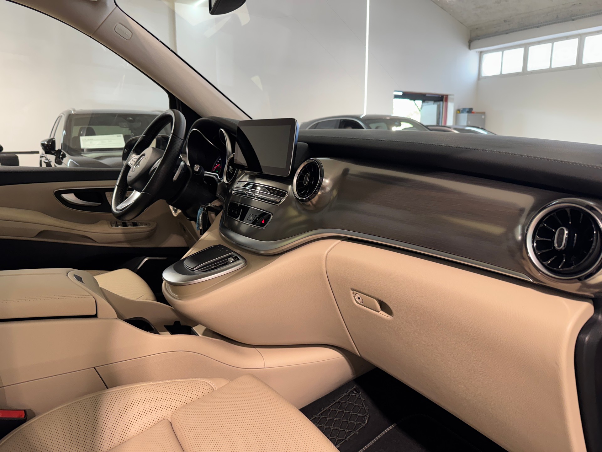 MERCEDES-BENZ V 250 d lang Exclusive 9G-Tronic-image-12