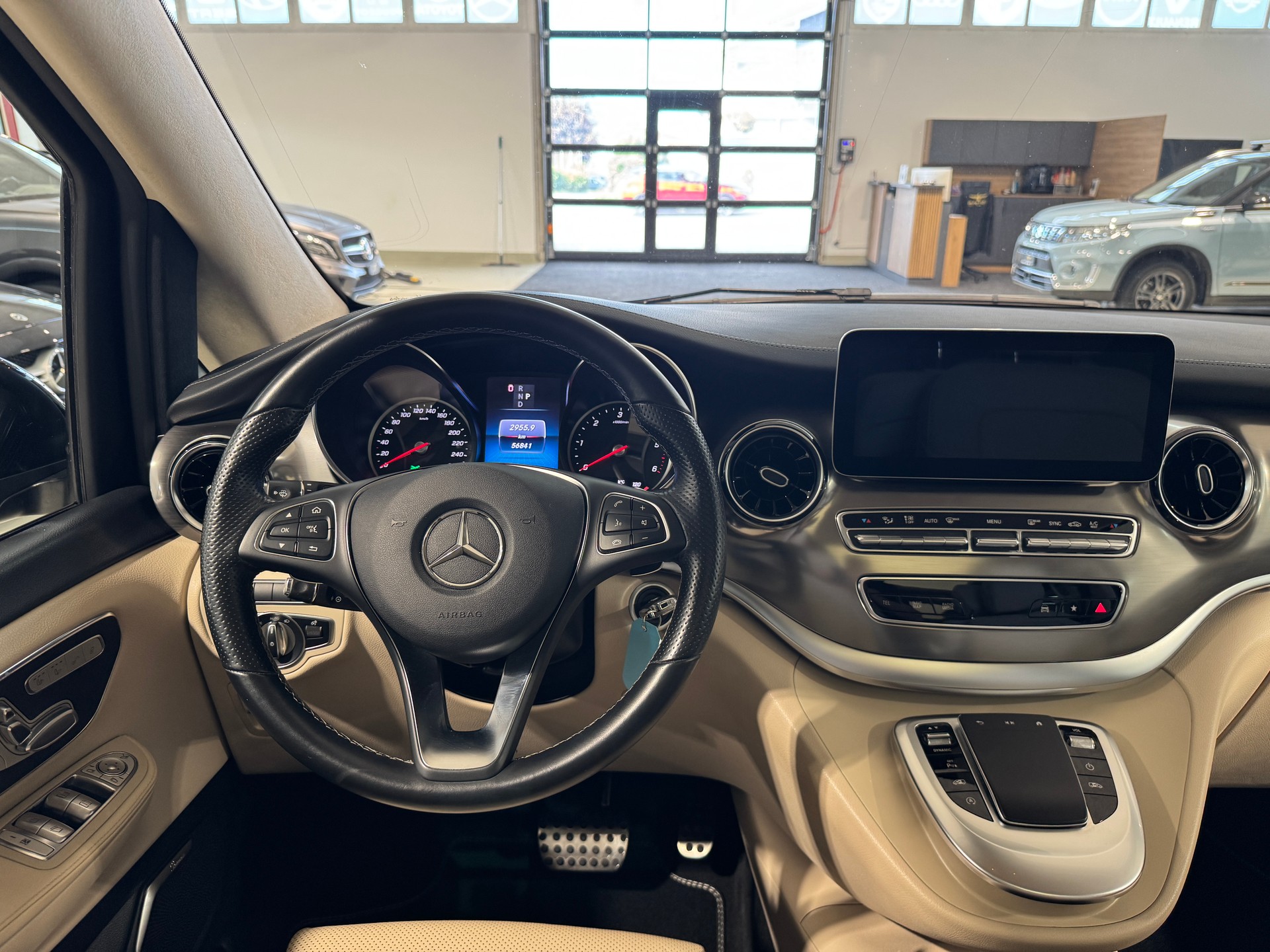 MERCEDES-BENZ V 250 d lang Exclusive 9G-Tronic-image-15