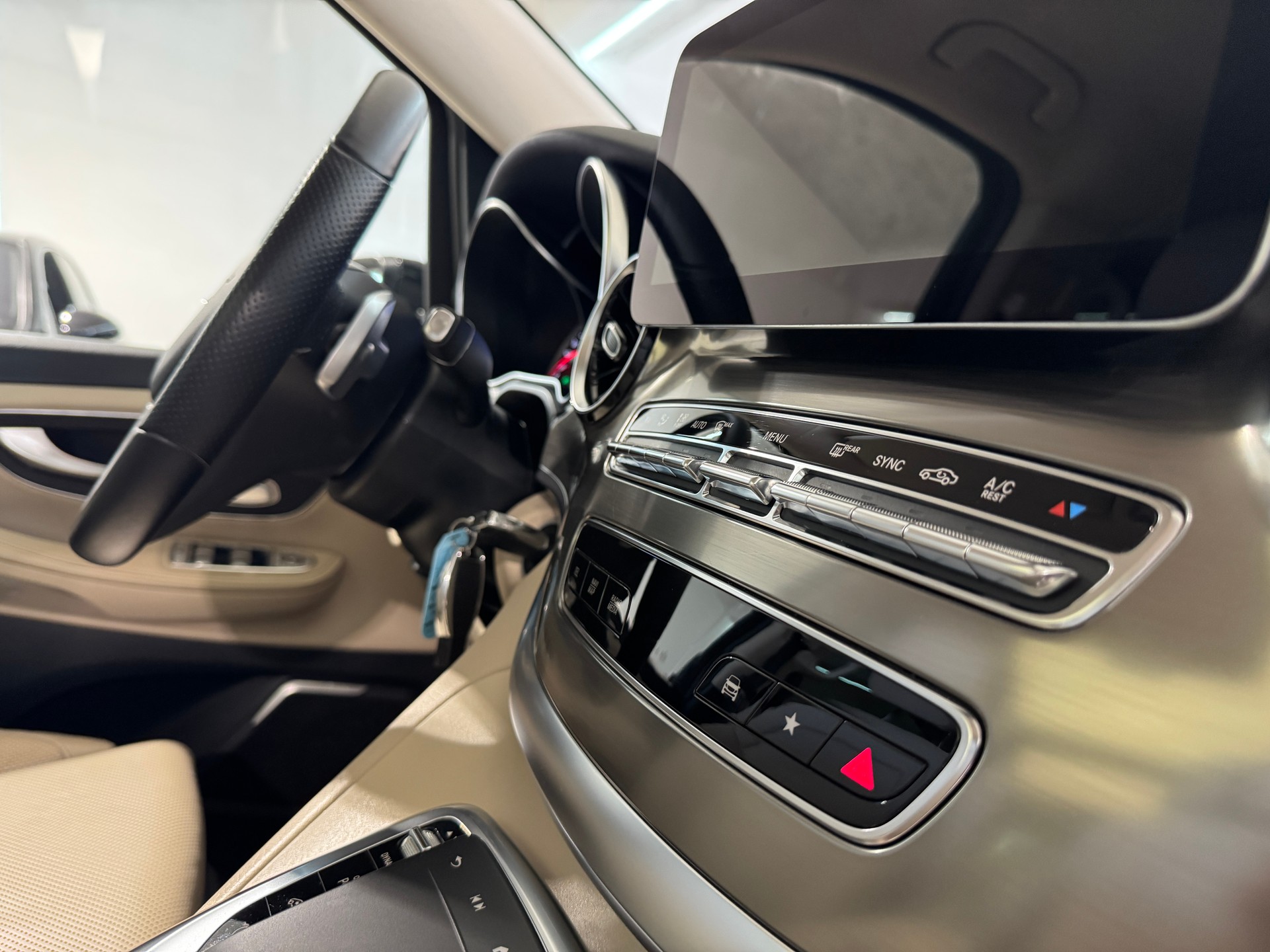 MERCEDES-BENZ V 250 d lang Exclusive 9G-Tronic-image-13