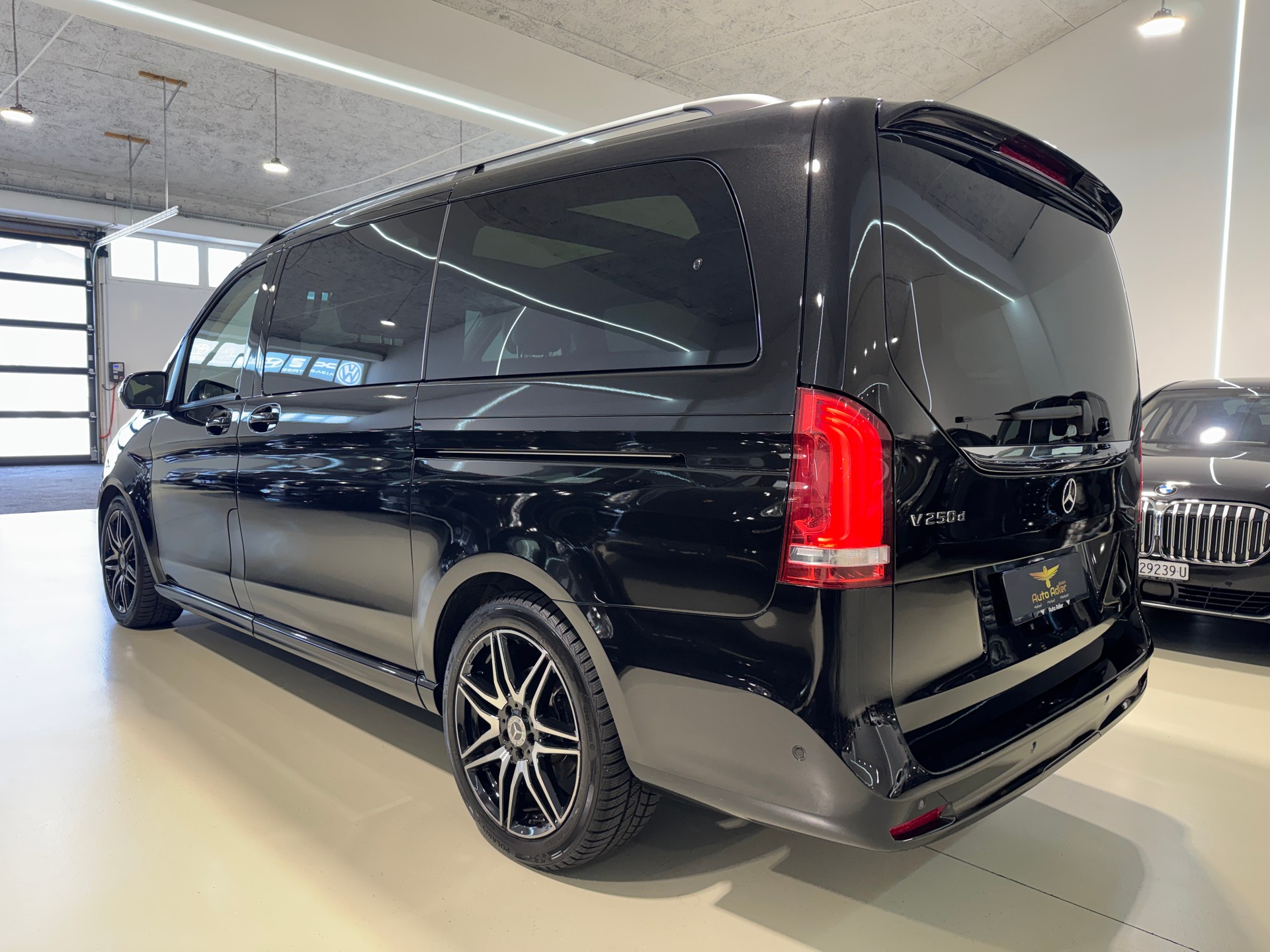 MERCEDES-BENZ V 250 d lang Exclusive 9G-Tronic-image-10