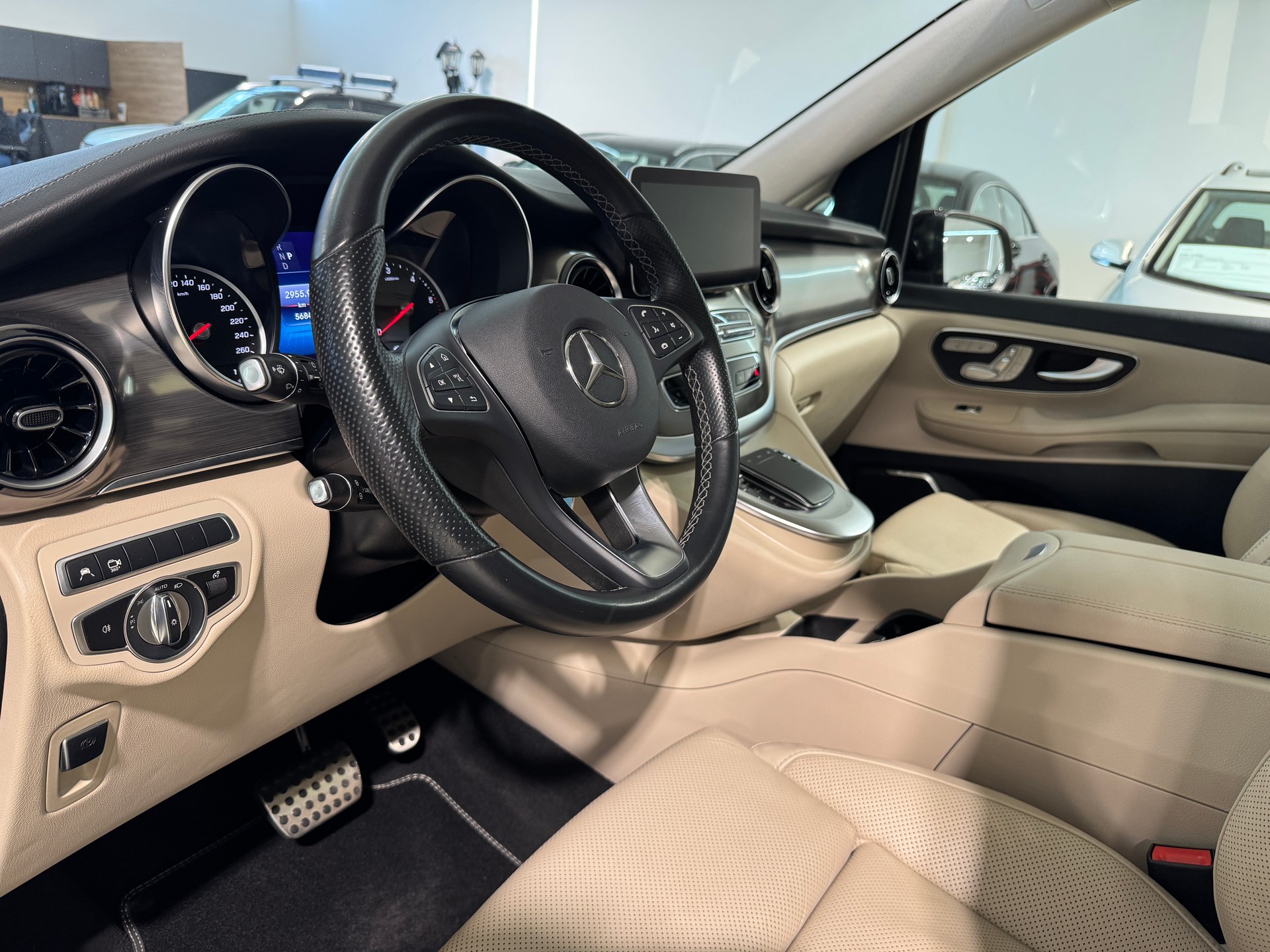 MERCEDES-BENZ V 250 d lang Exclusive 9G-Tronic-image-11