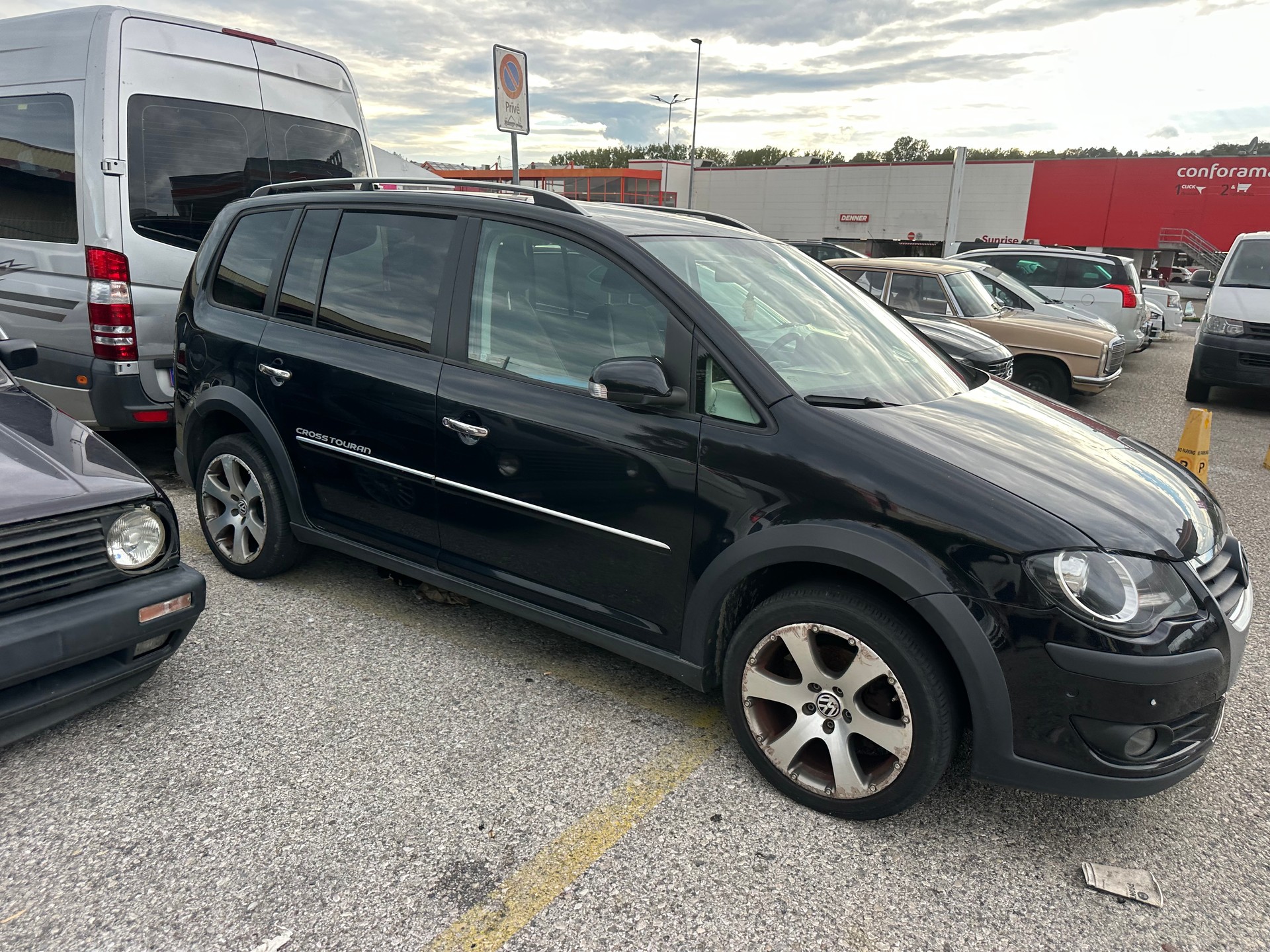 VW CrossTouran 2.0 TDI DSG-image-12
