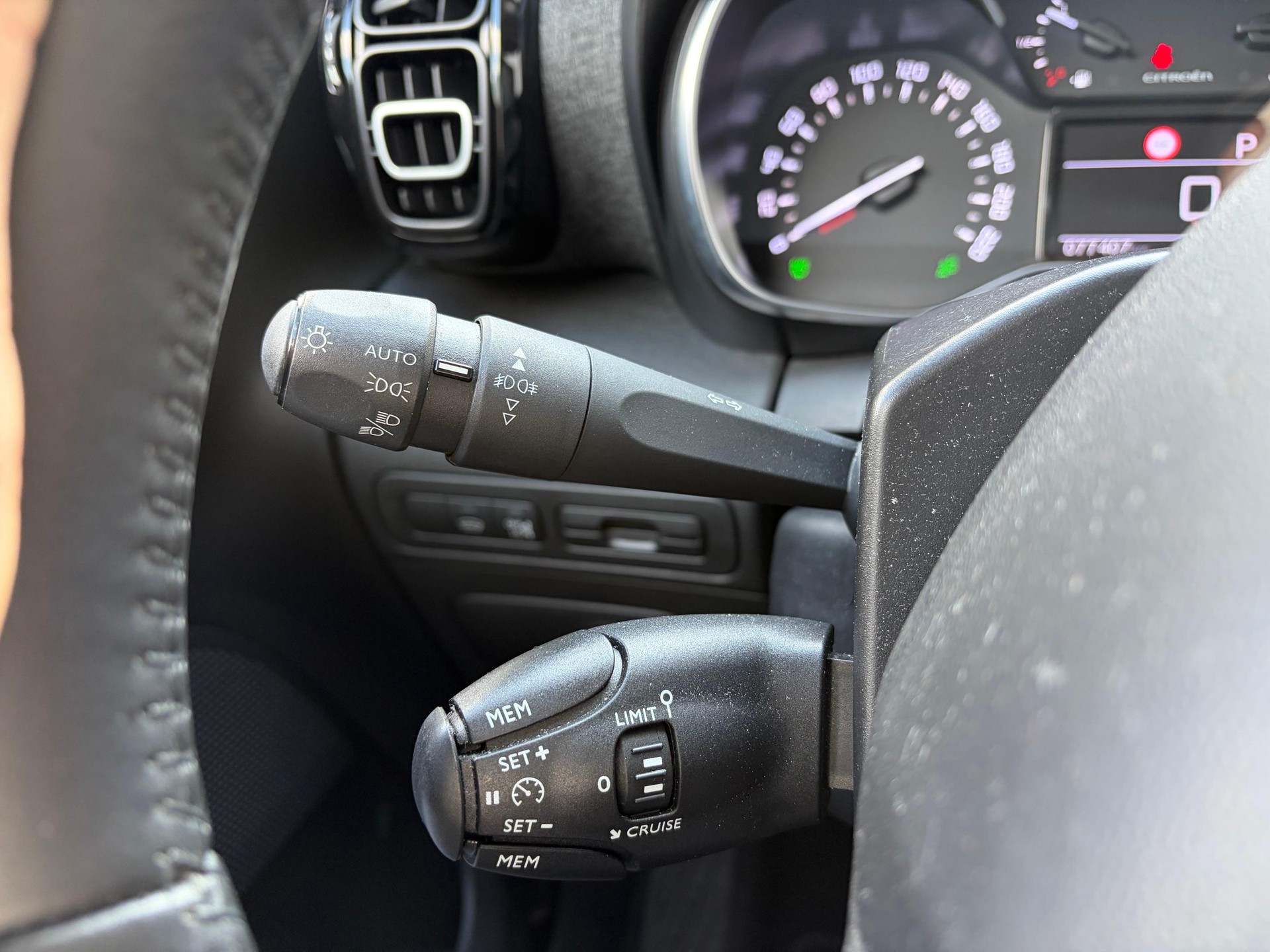CITROEN C3 Aircross 1.2 PureTech 130 Shine-image-13