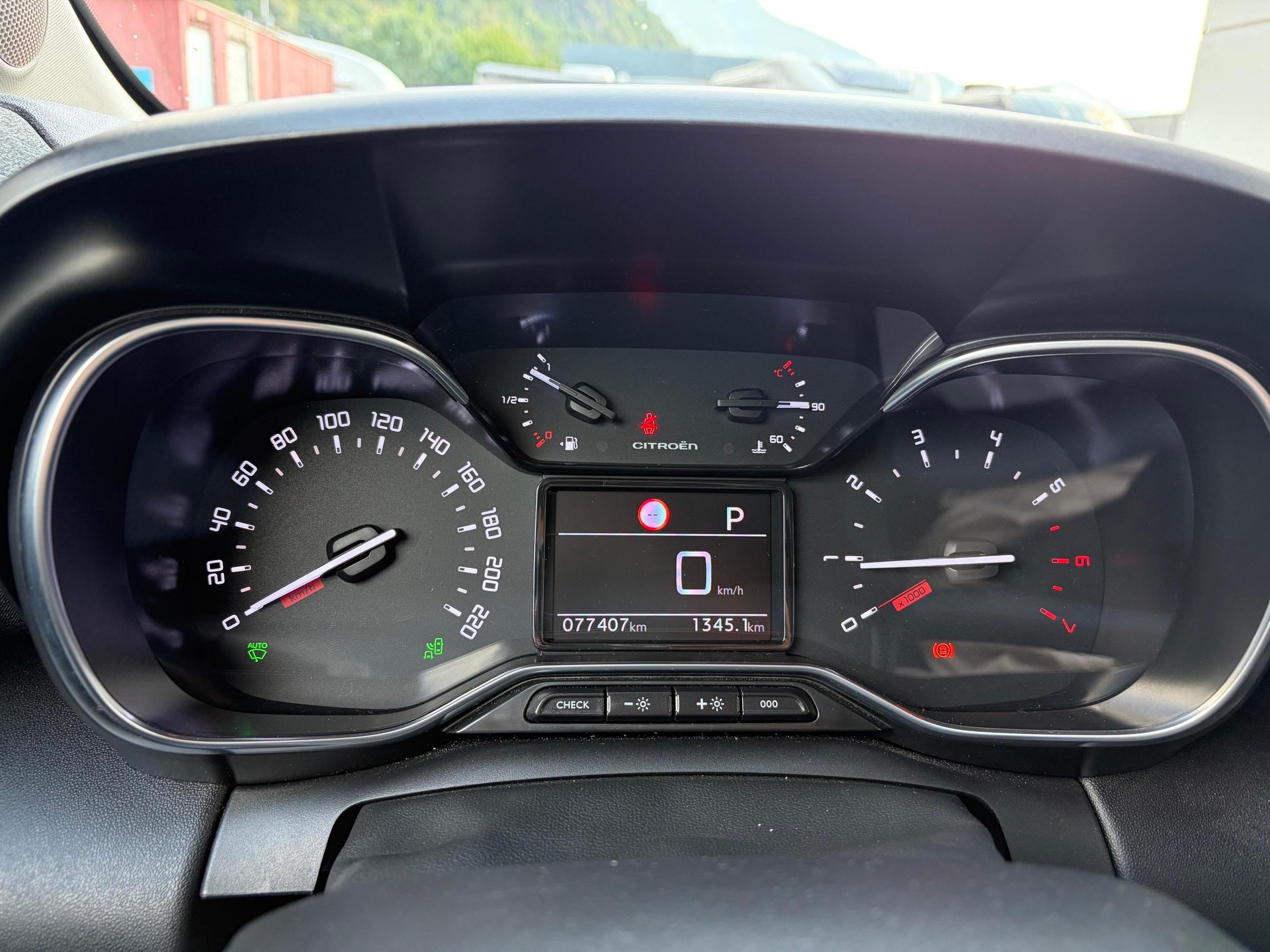 CITROEN C3 Aircross 1.2 PureTech 130 Shine-image-9