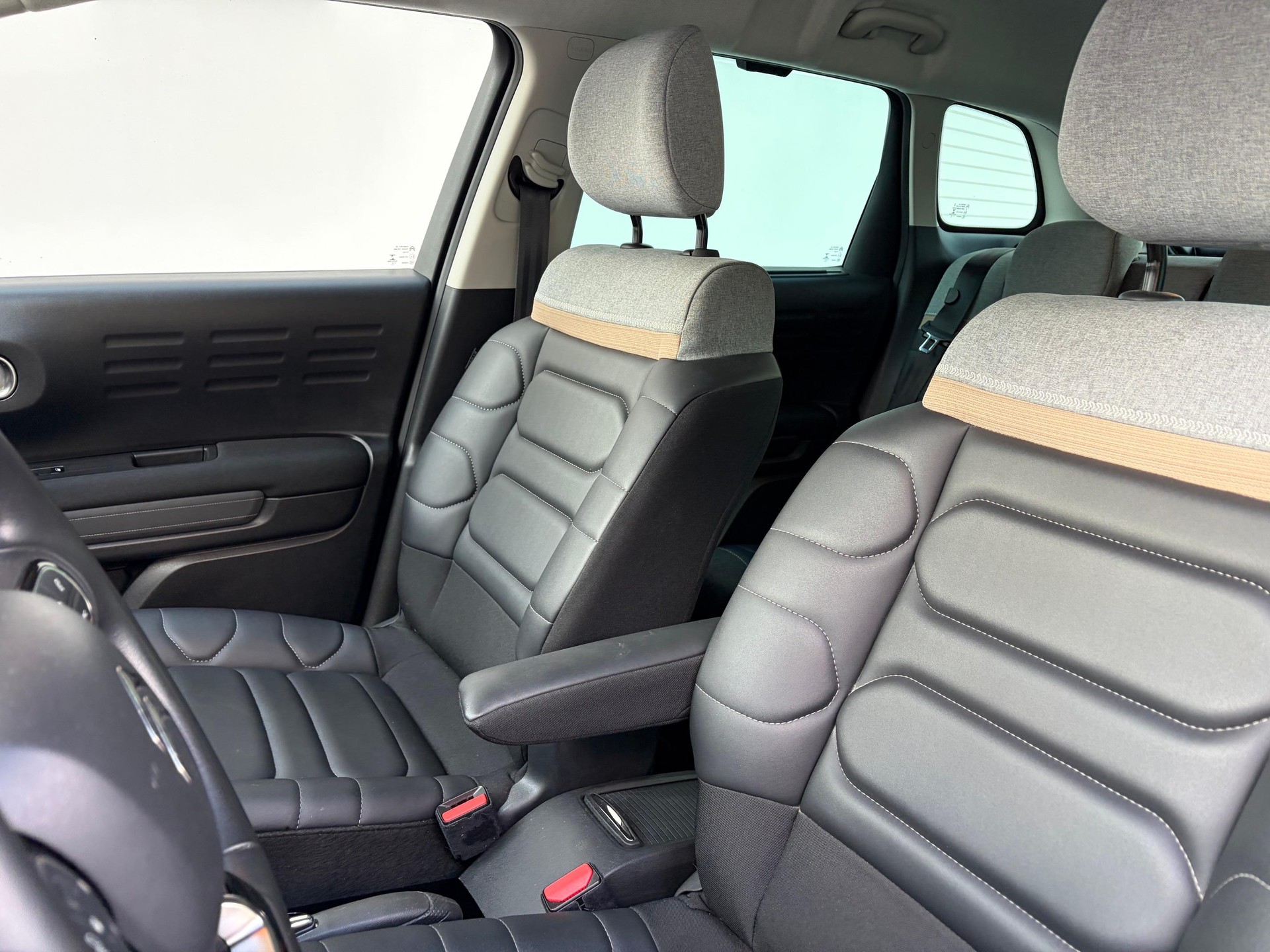 CITROEN C3 Aircross 1.2 PureTech 130 Shine-image-8