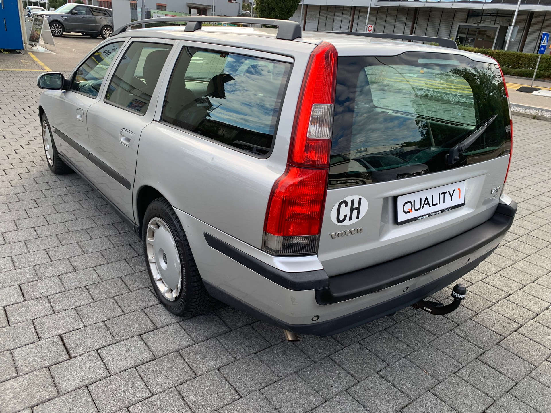 VOLVO V70 2.4-image-4