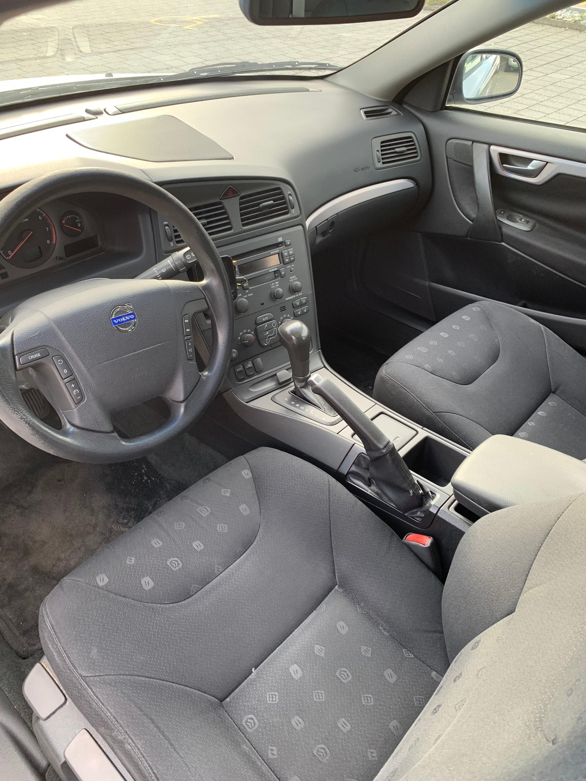 VOLVO V70 2.4-image-9