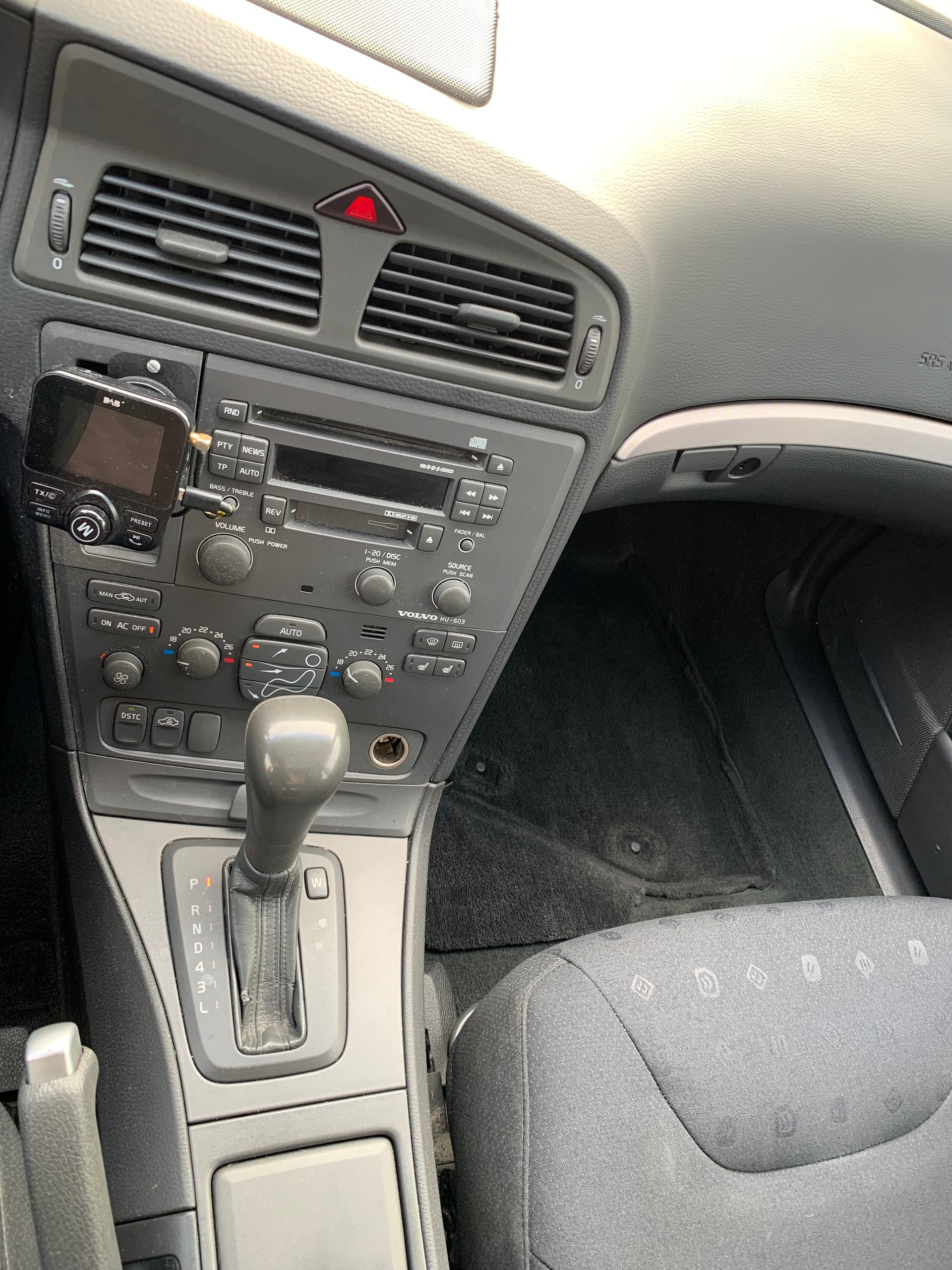 VOLVO V70 2.4-image-11