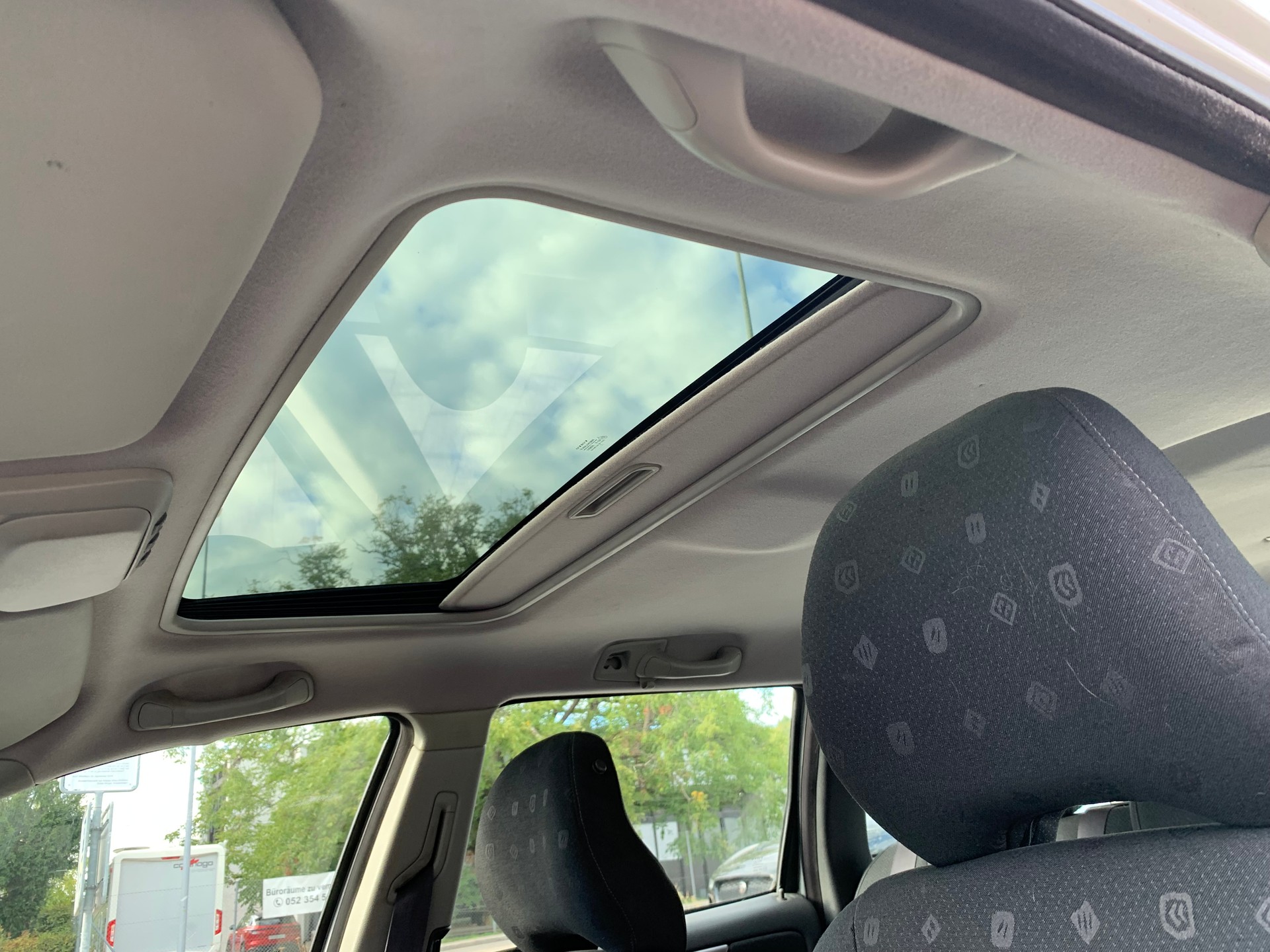 VOLVO V70 2.4-image-10