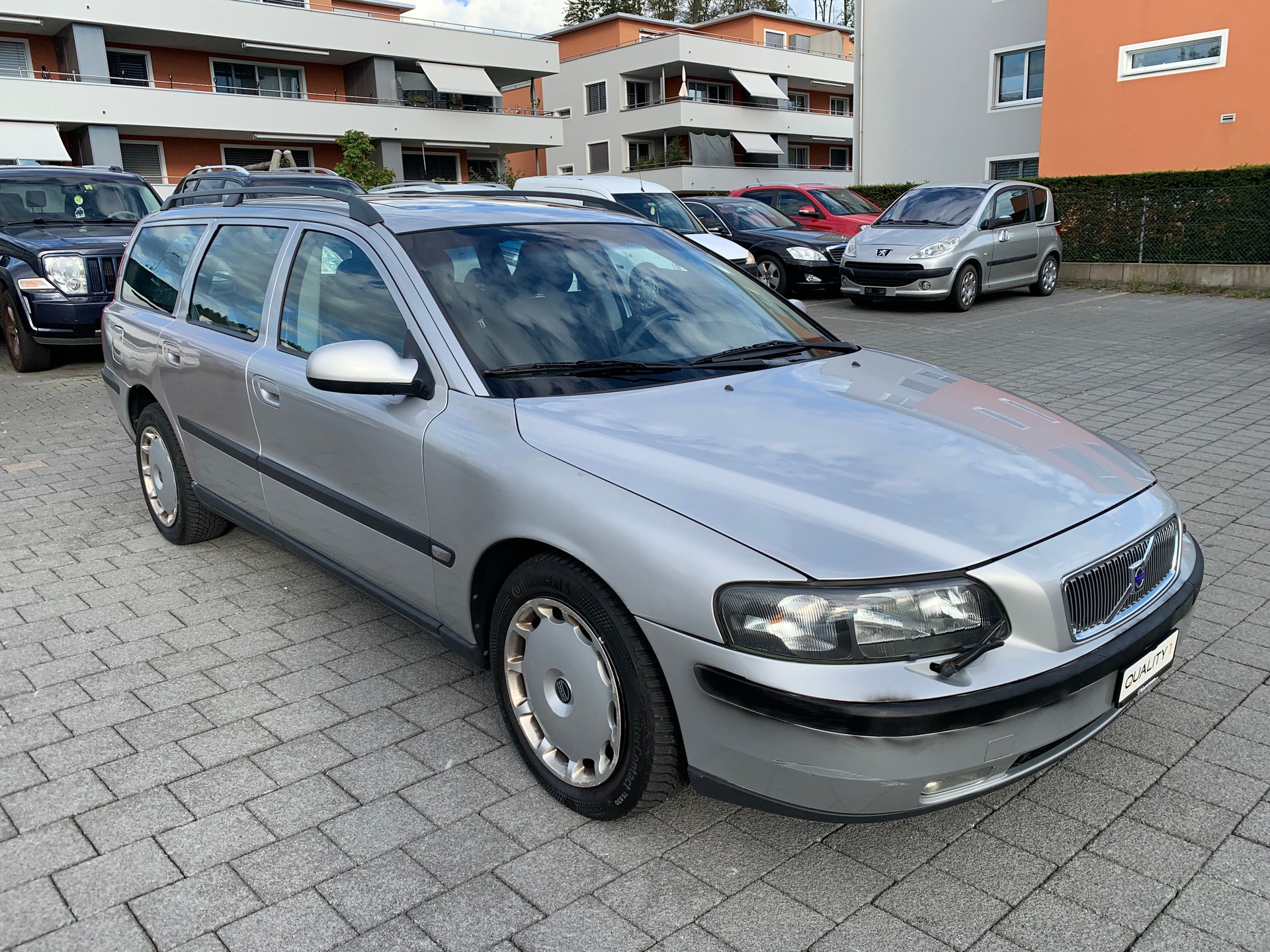 VOLVO V70 2.4-image-2