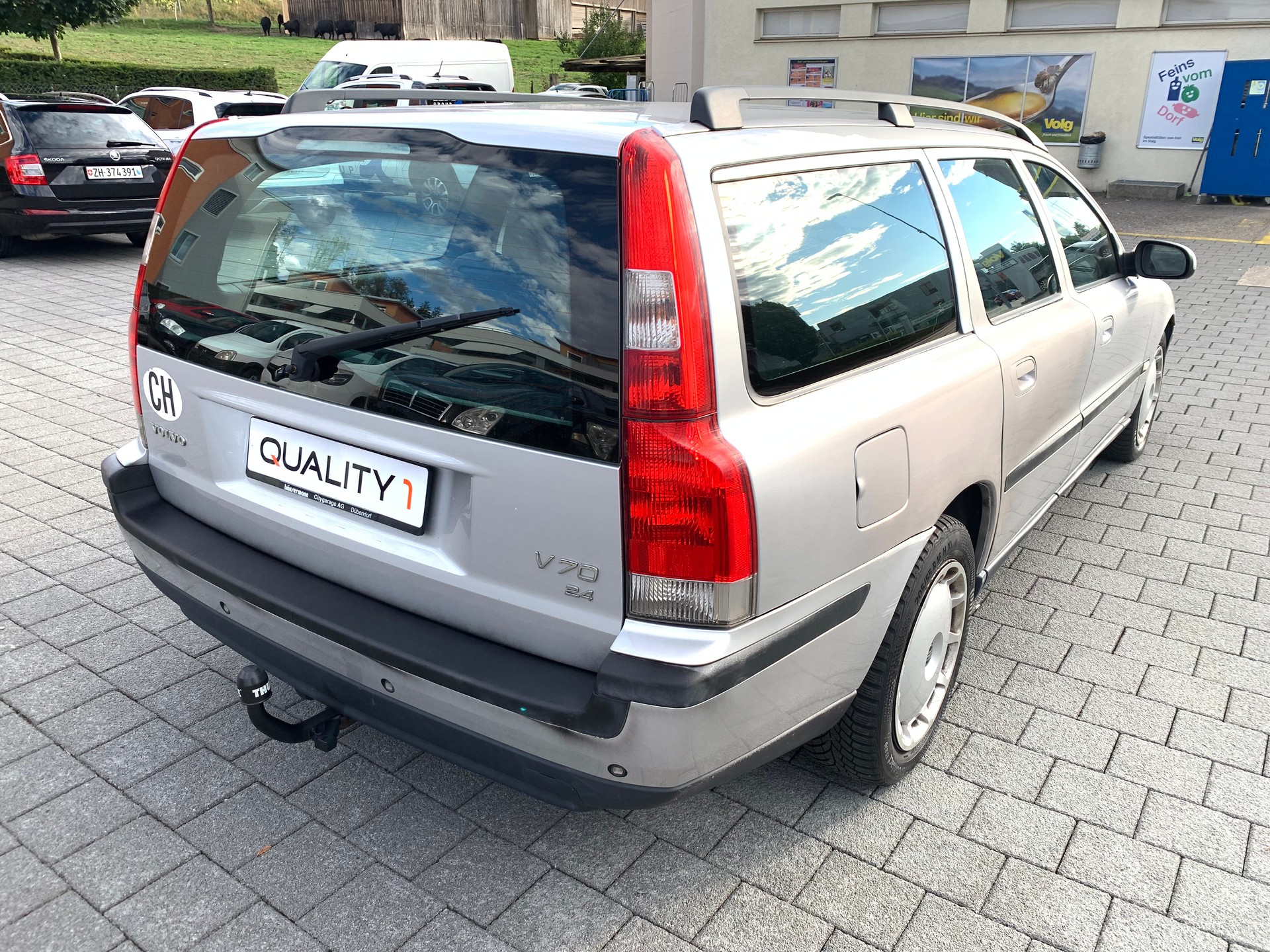 VOLVO V70 2.4-image-3