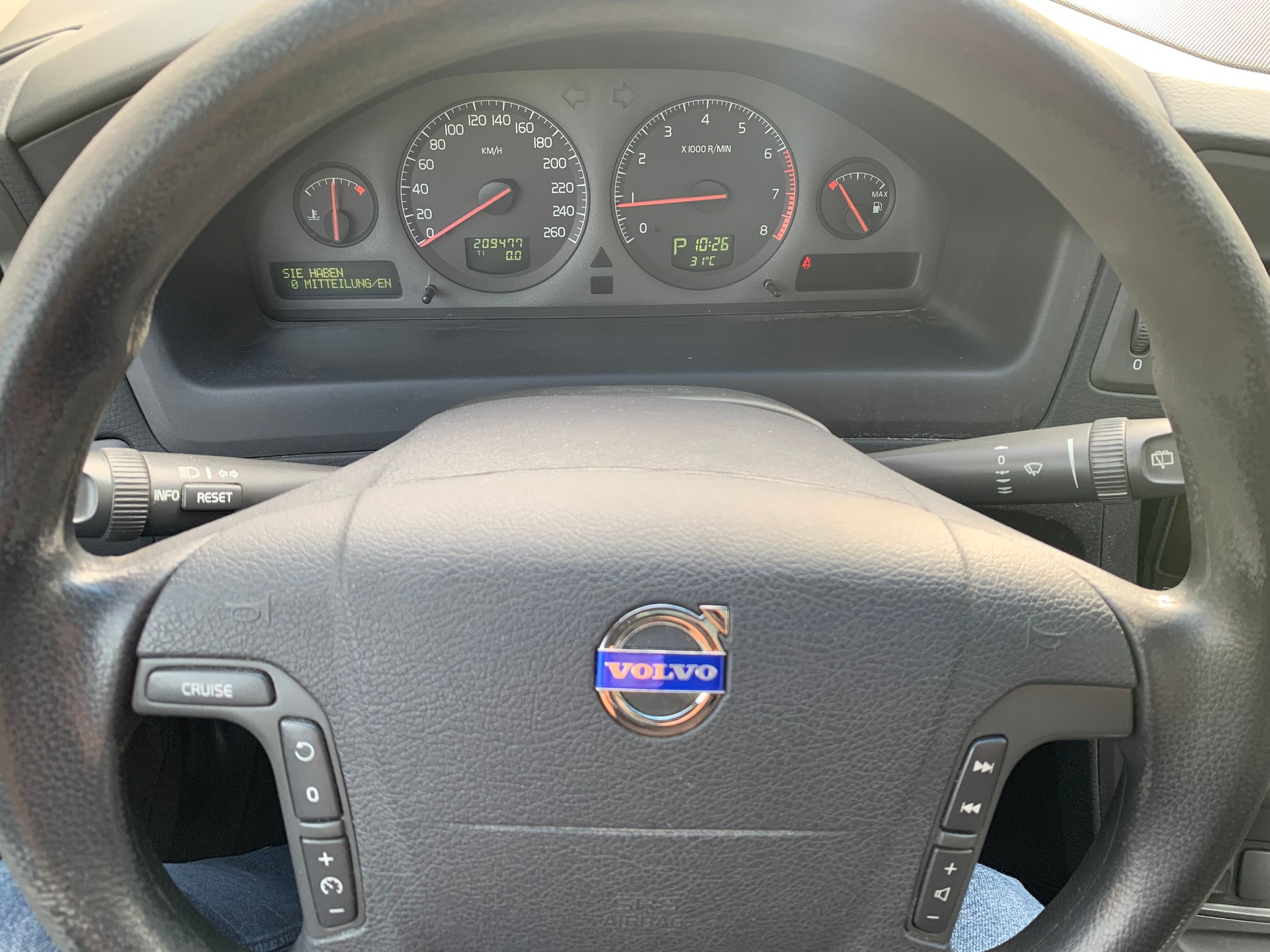 VOLVO V70 2.4-image-12