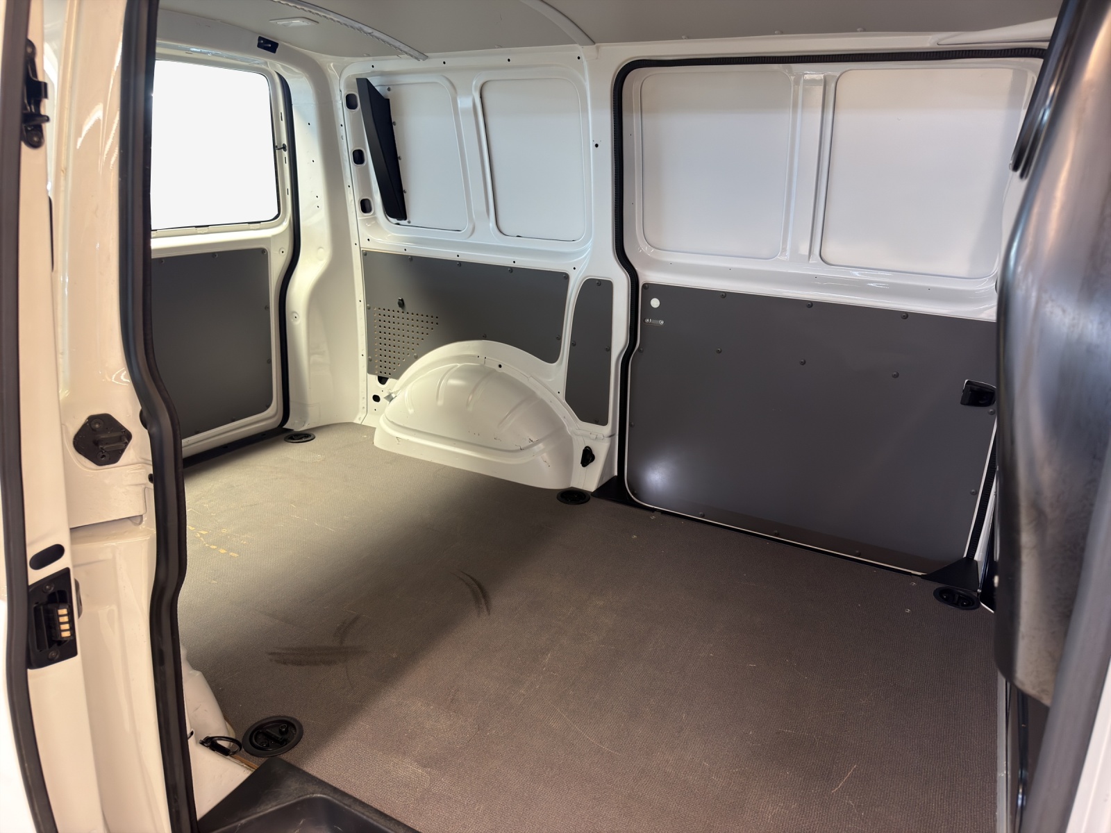 VW T6.1 2.0 TDI DSG-image-13