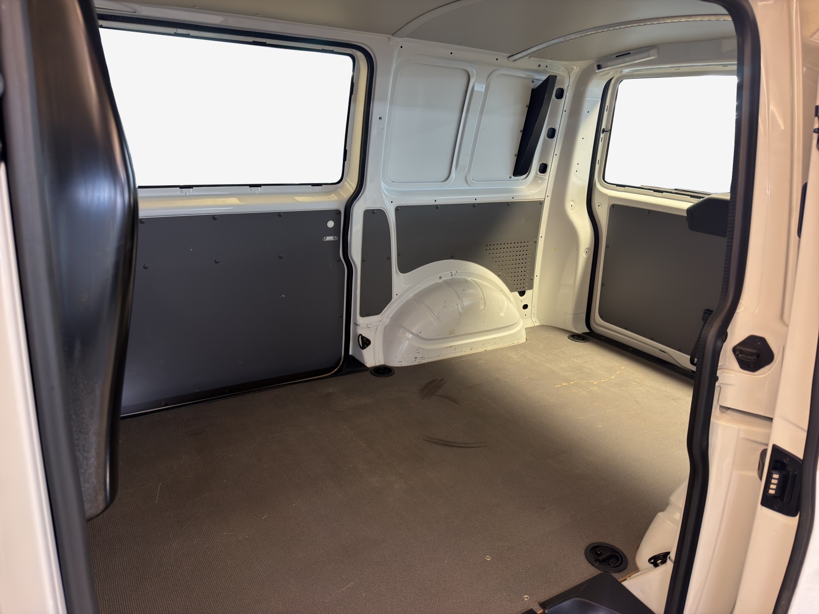 VW T6.1 2.0 TDI DSG-image-11