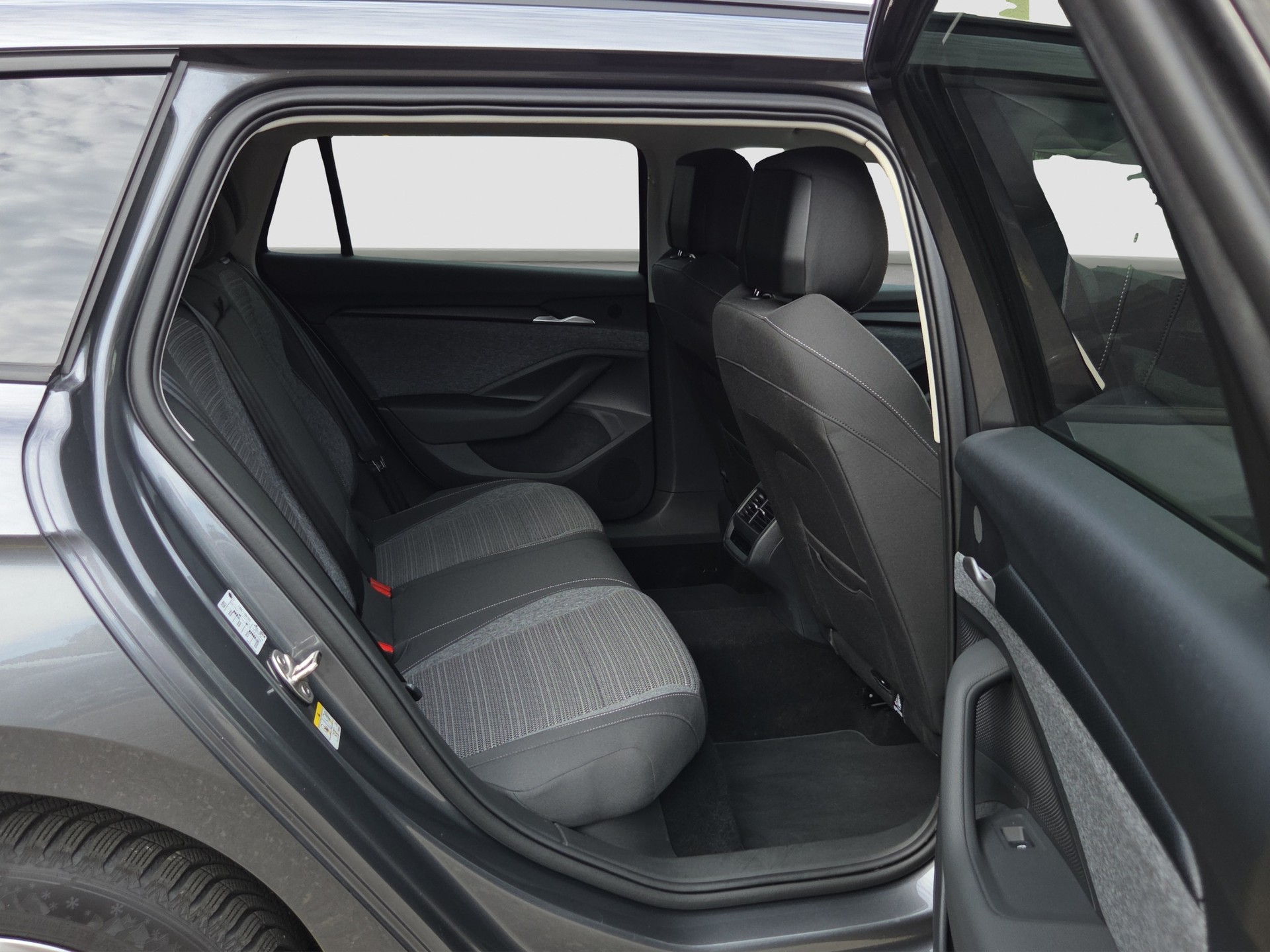 SKODA Superb Combi 2.0 TDi Selection 4x4 DSG-image-13