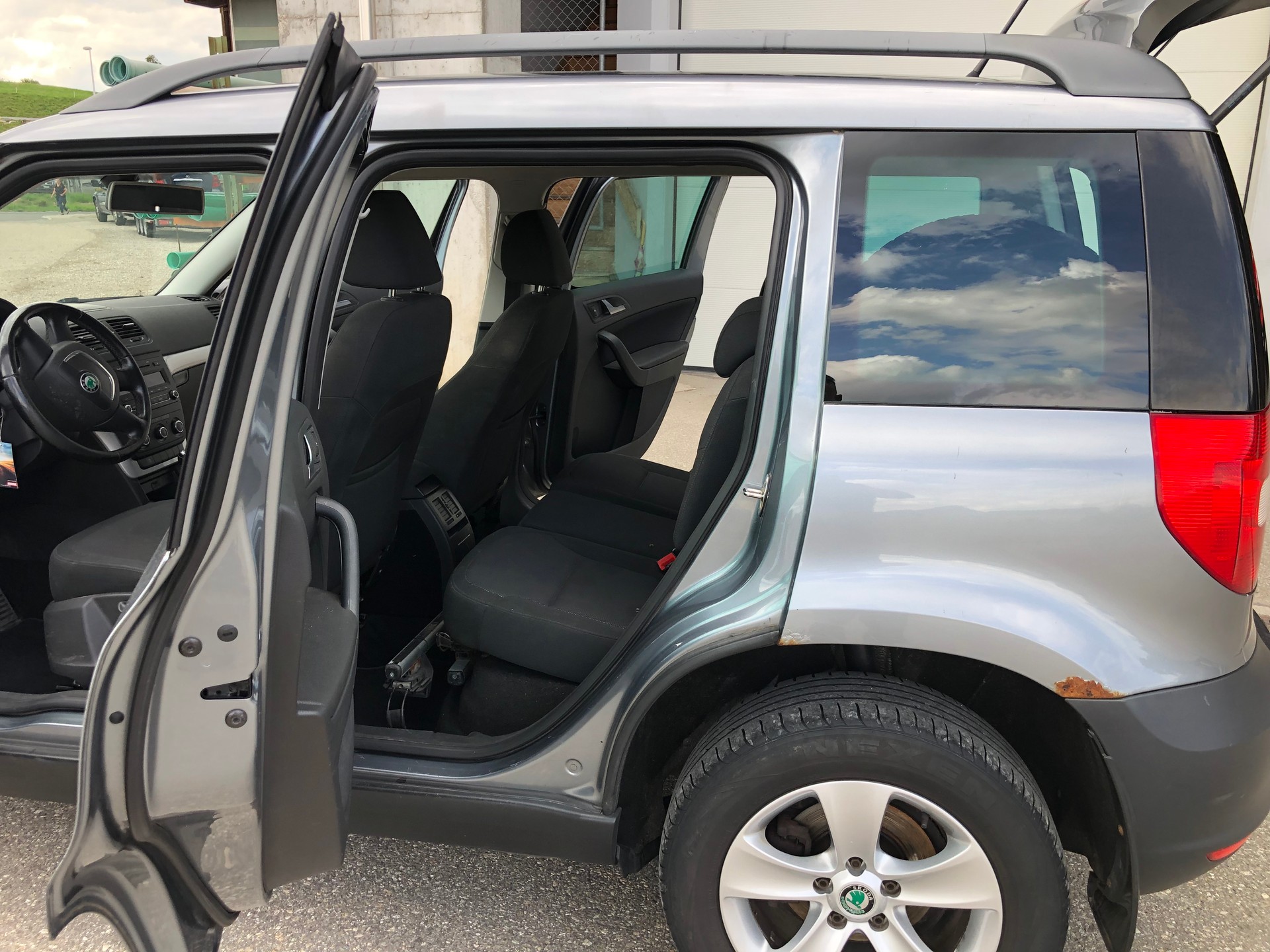 SKODA Yeti 1.4 TSI Ambition-image-9