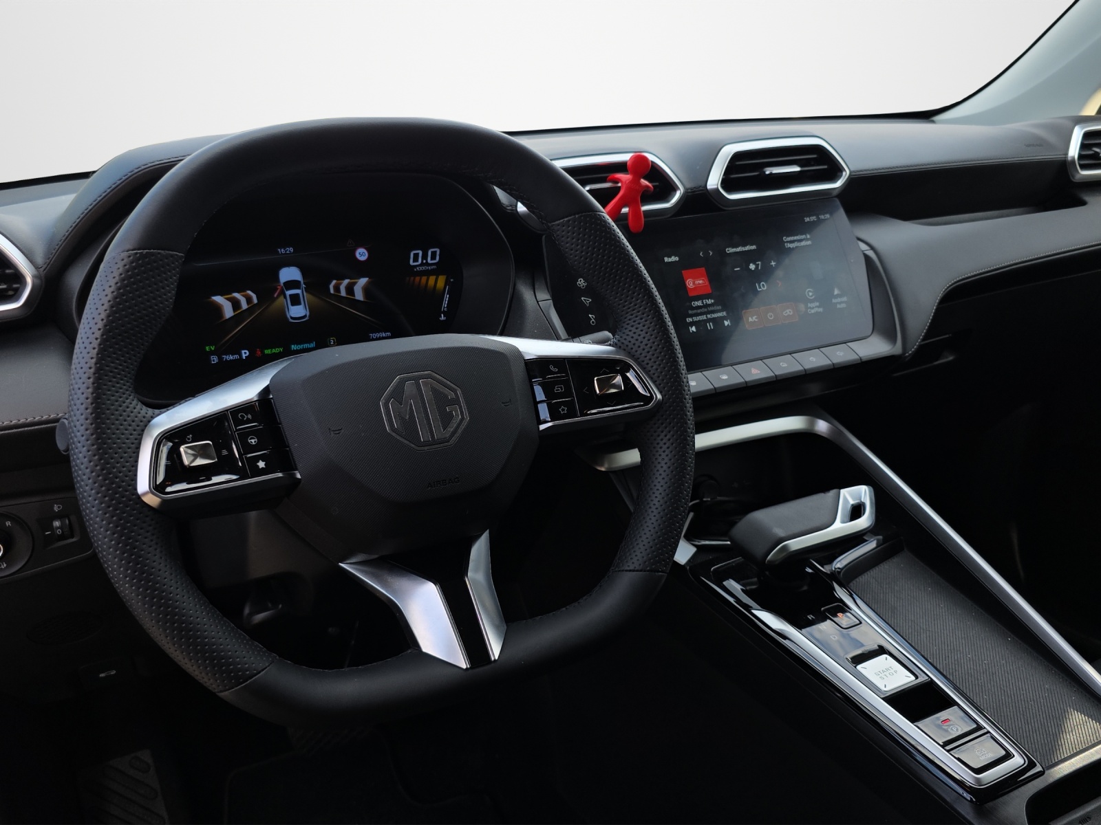 MG ZS 1.5 Hybrid+ Luxury-image-10