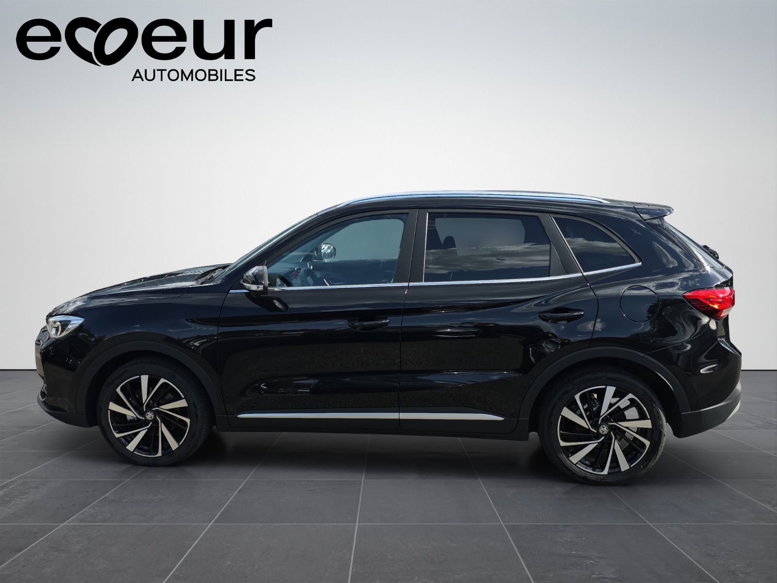MG ZS 1.5 Hybrid+ Luxury-image-2