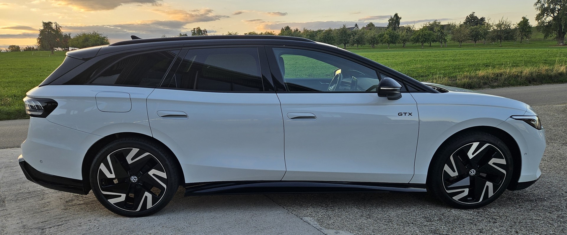 VW ID.7 Tourer GTX 86 kWh United 4 Motion mit Anhängerkupplung-image-11