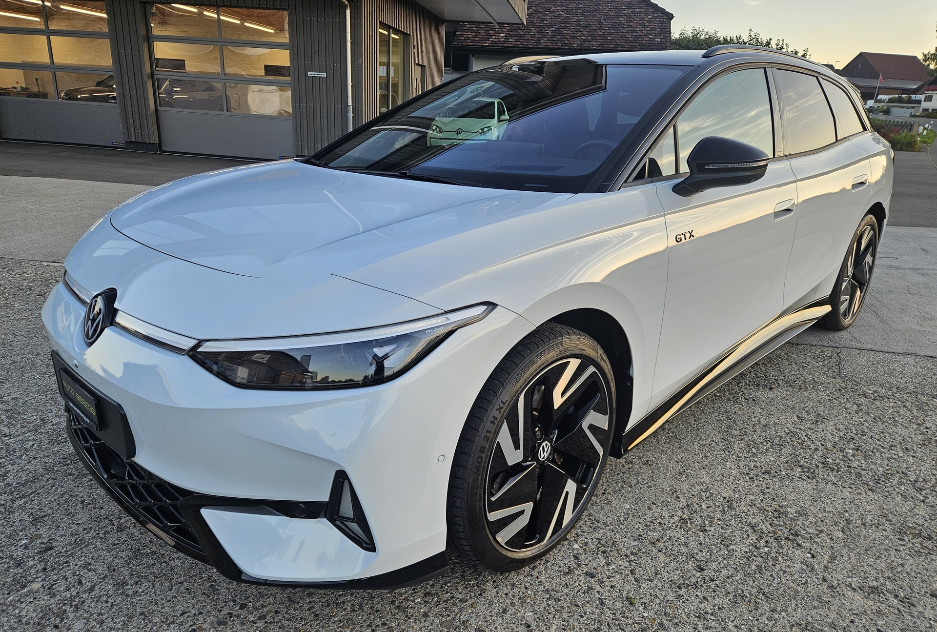 VW ID.7 Tourer GTX 86 kWh United 4 Motion mit Anhängerkupplung-image-2