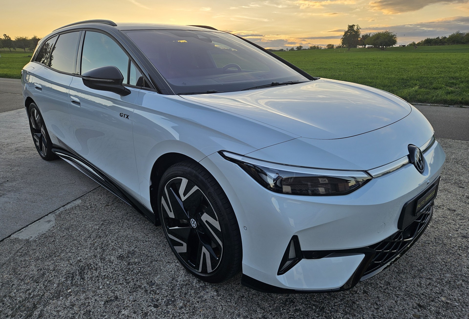 VW ID.7 Tourer GTX 86 kWh United 4 Motion mit Anhängerkupplung-image-0