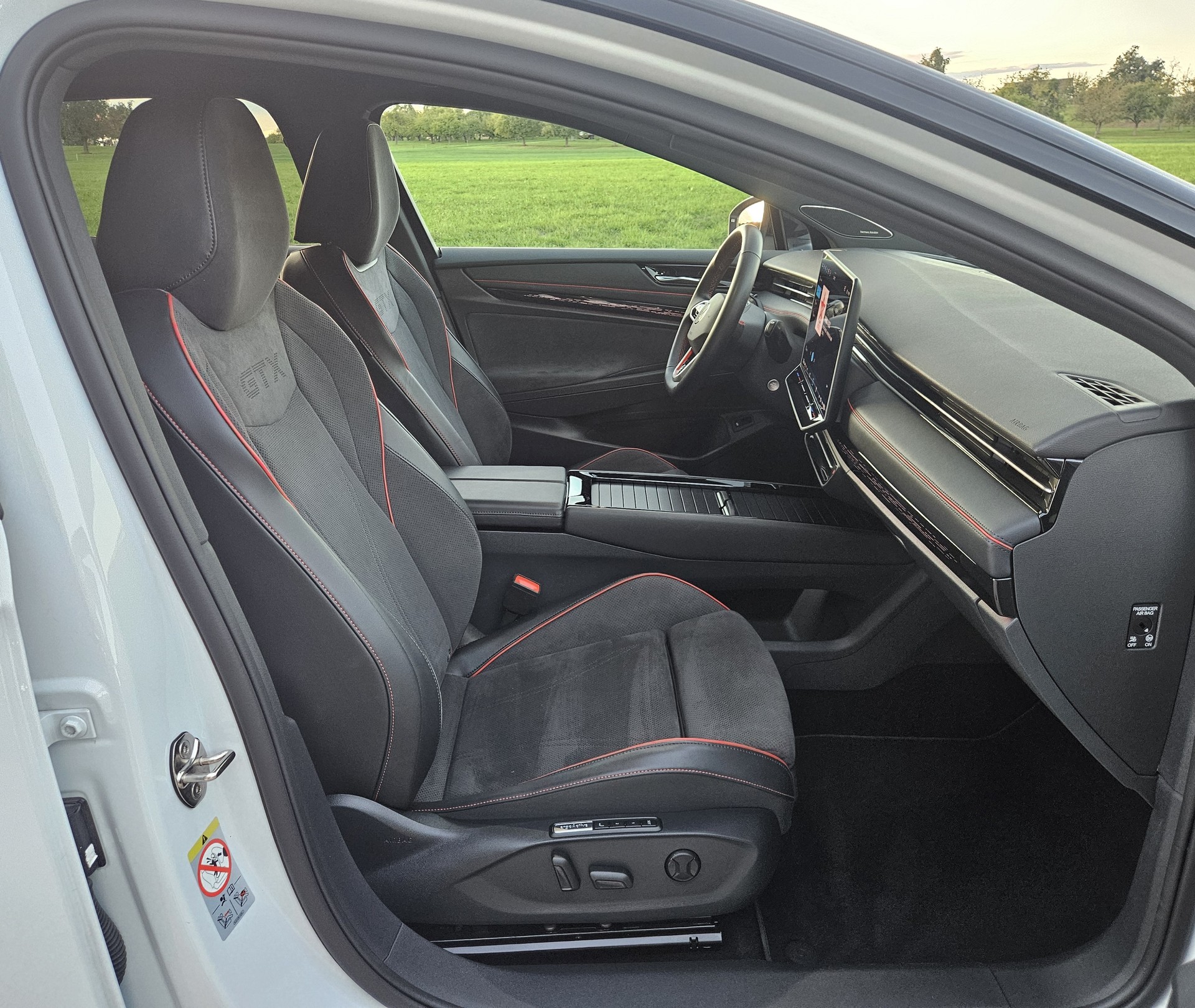 VW ID.7 Tourer GTX 86 kWh United 4 Motion mit Anhängerkupplung-image-15