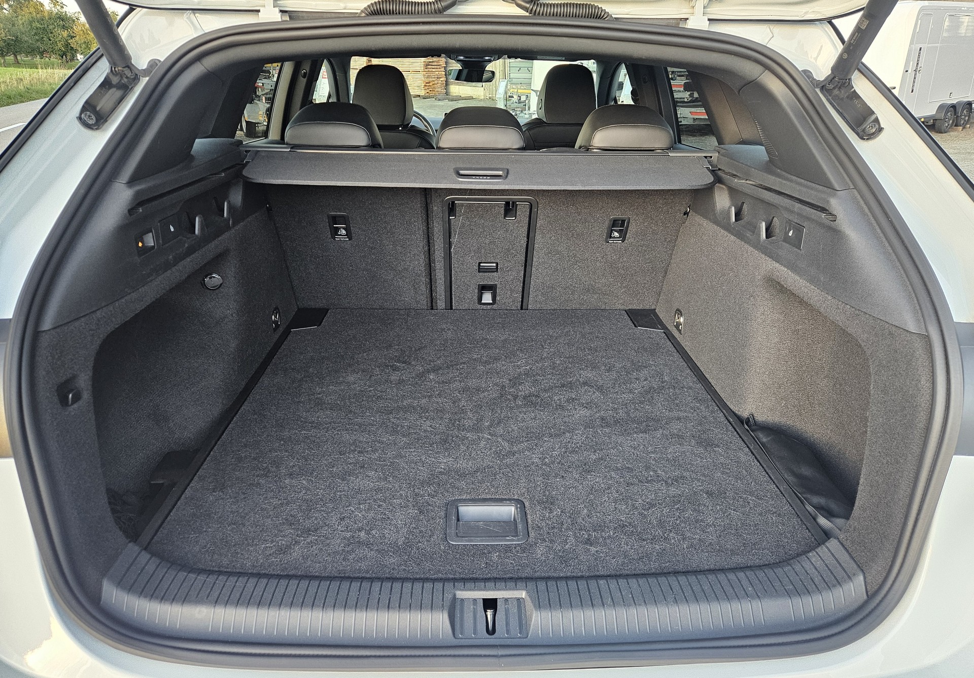 VW ID.7 Tourer GTX 86 kWh United 4 Motion mit Anhängerkupplung-image-29