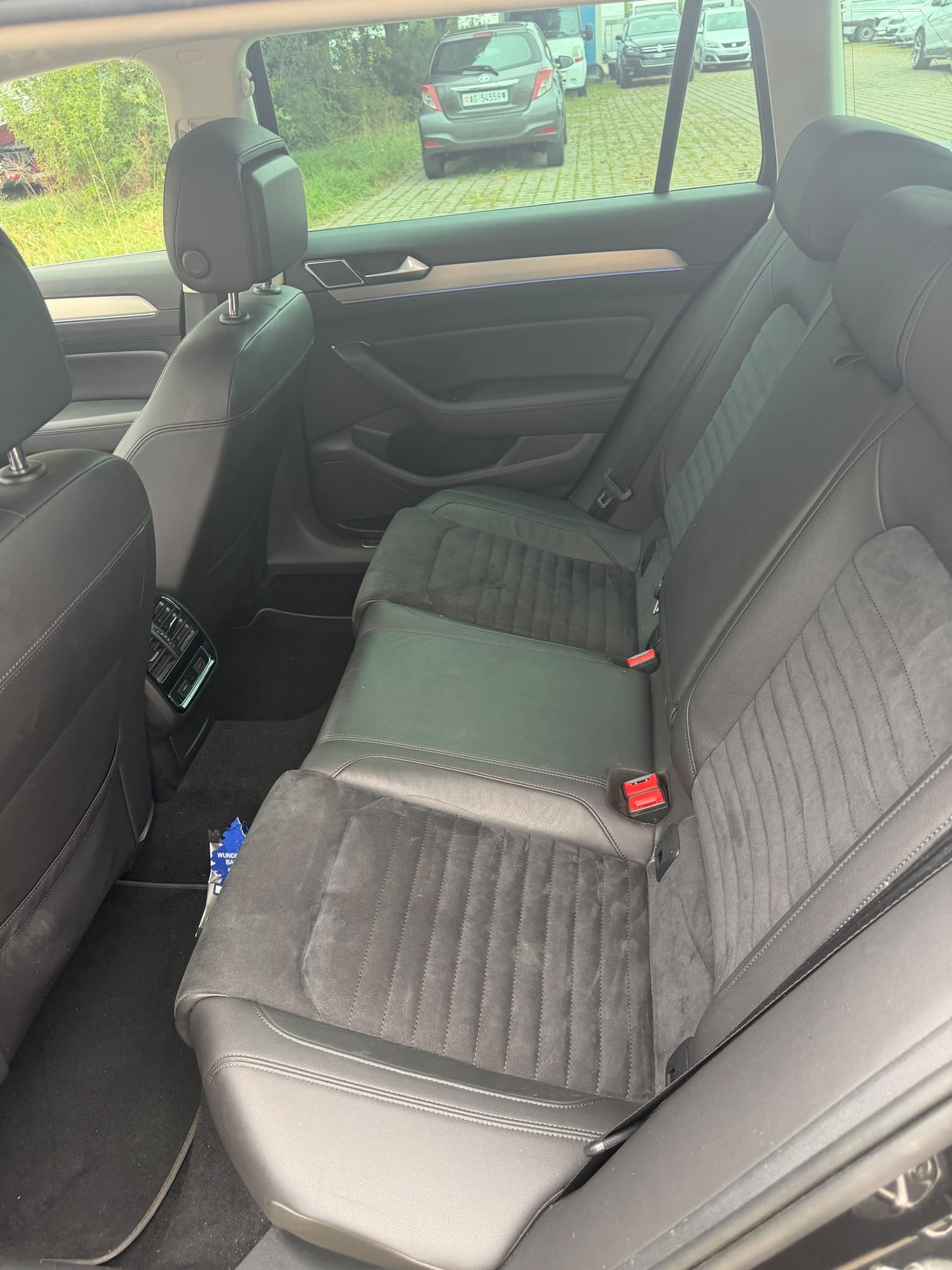 VW Passat Variant 2.0 TDI BMT Highline DSG 4Motion-image-6