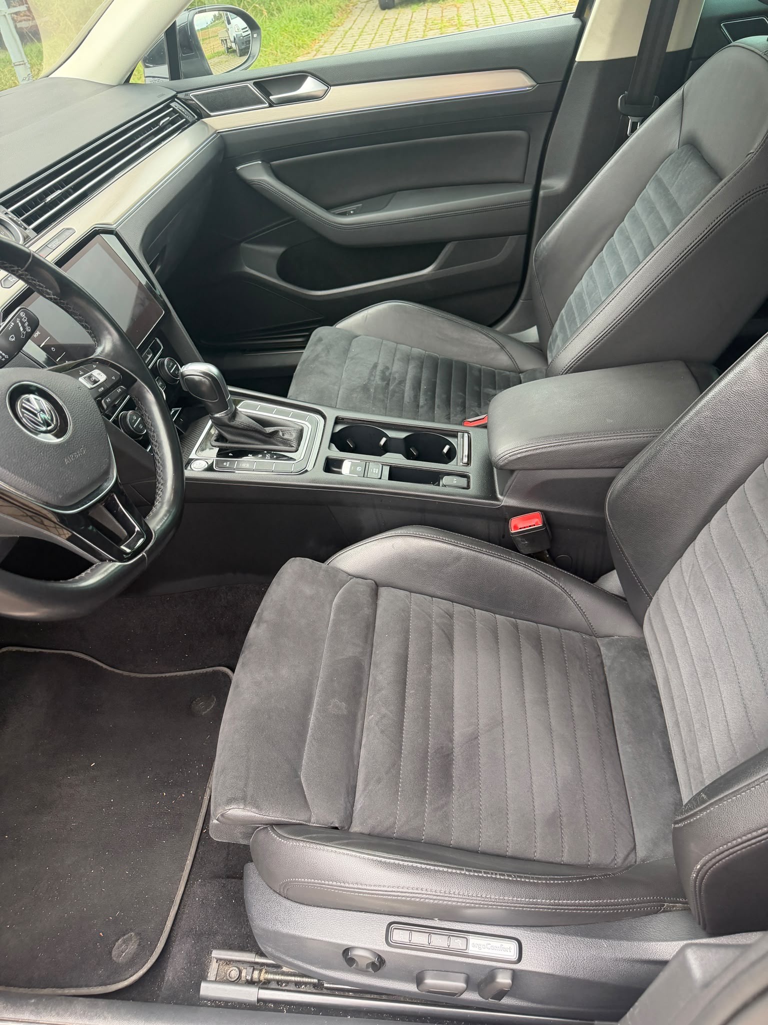 VW Passat Variant 2.0 TDI BMT Highline DSG 4Motion-image-7