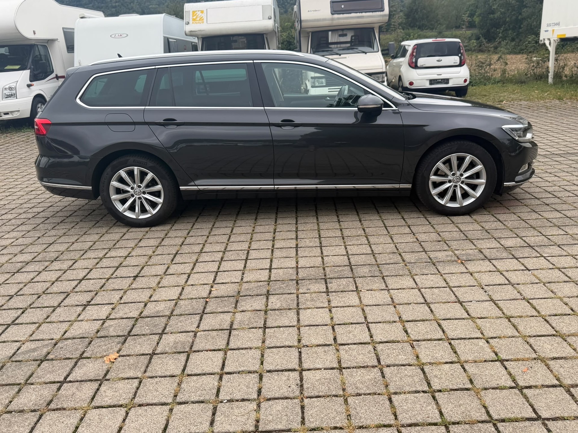 VW Passat Variant 2.0 TDI BMT Highline DSG 4Motion-image-3