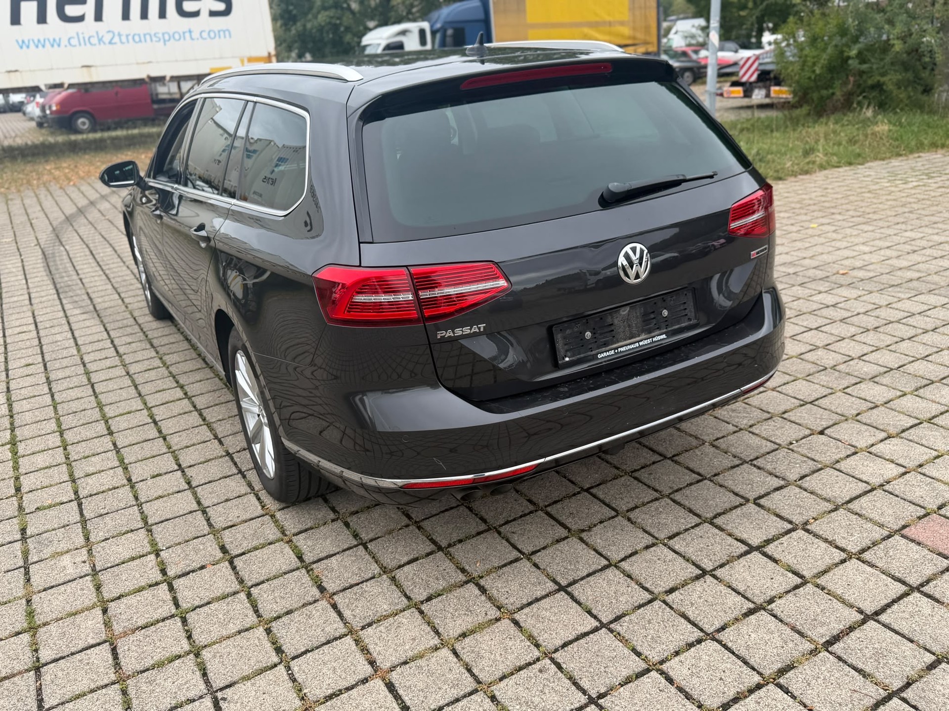 VW Passat Variant 2.0 TDI BMT Highline DSG 4Motion-image-2