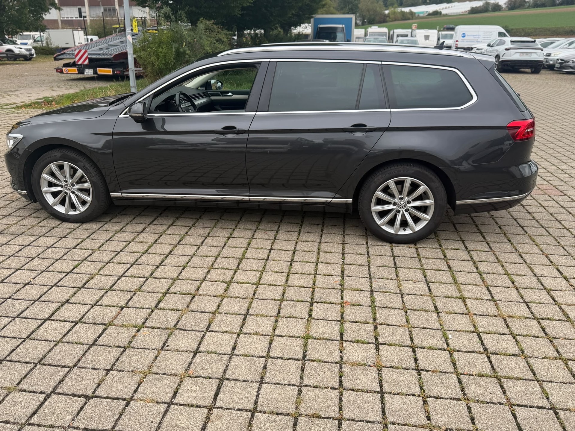 VW Passat Variant 2.0 TDI BMT Highline DSG 4Motion-image-4
