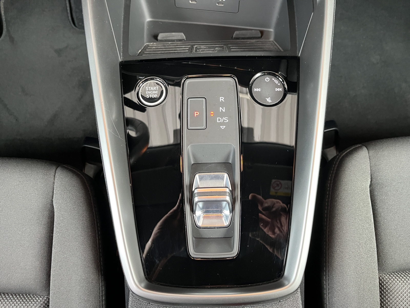AUDI A3 Sportback 35 TFSI Attraction S-tronic-image-15