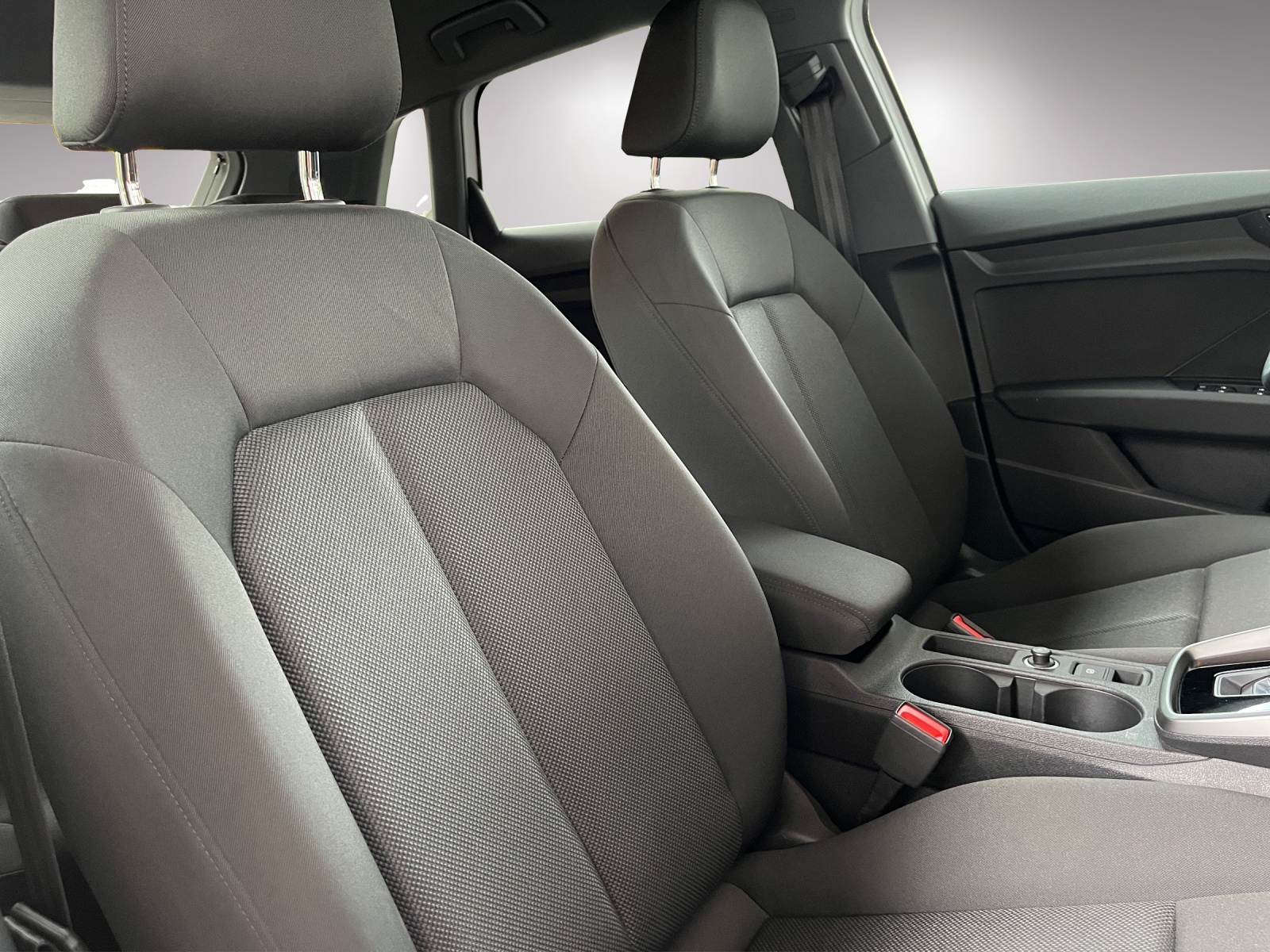 AUDI A3 Sportback 35 TFSI Attraction S-tronic-image-17