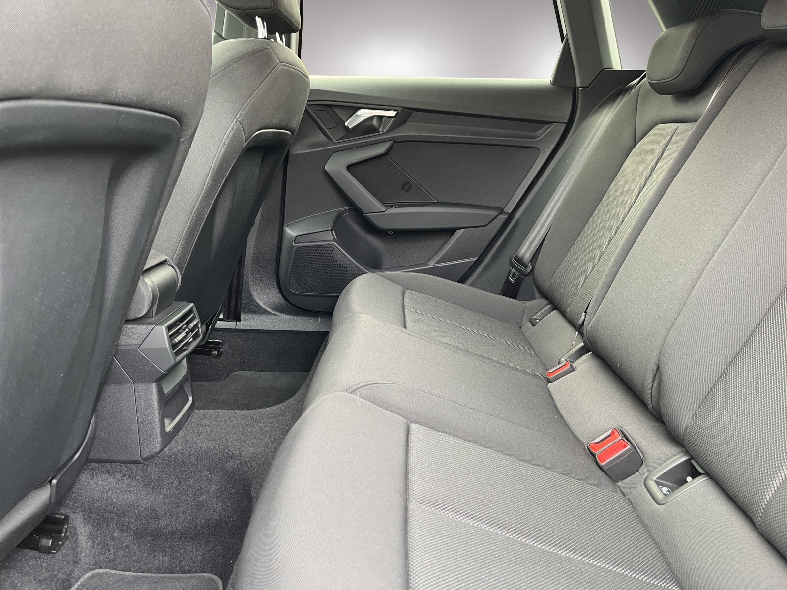 AUDI A3 Sportback 35 TFSI Attraction S-tronic-image-19