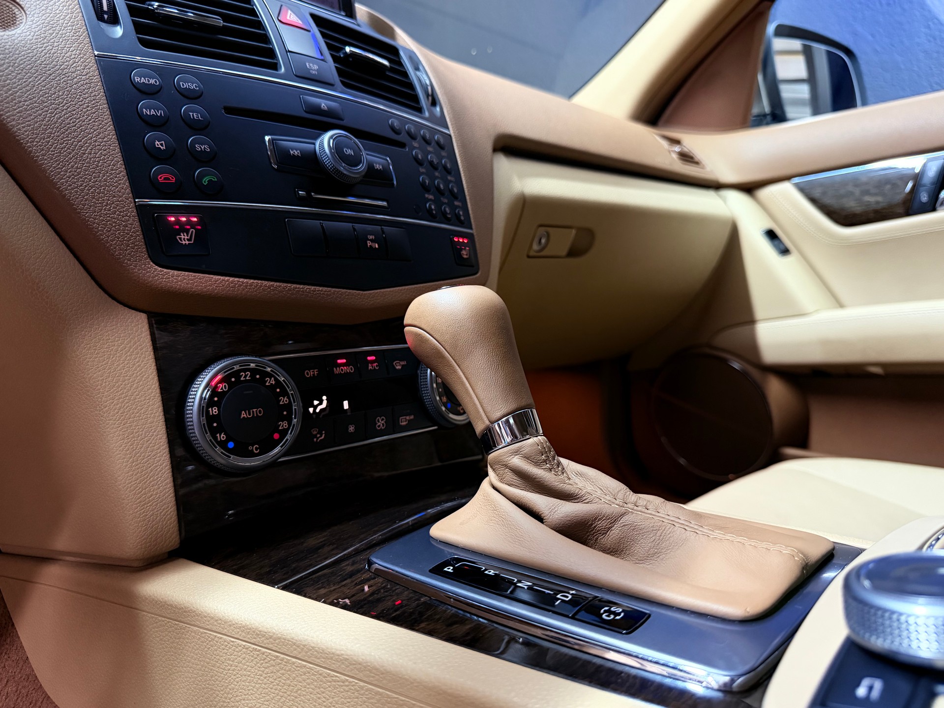 MERCEDES-BENZ C 300 (280) Elégance 7G-Tronic-image-9