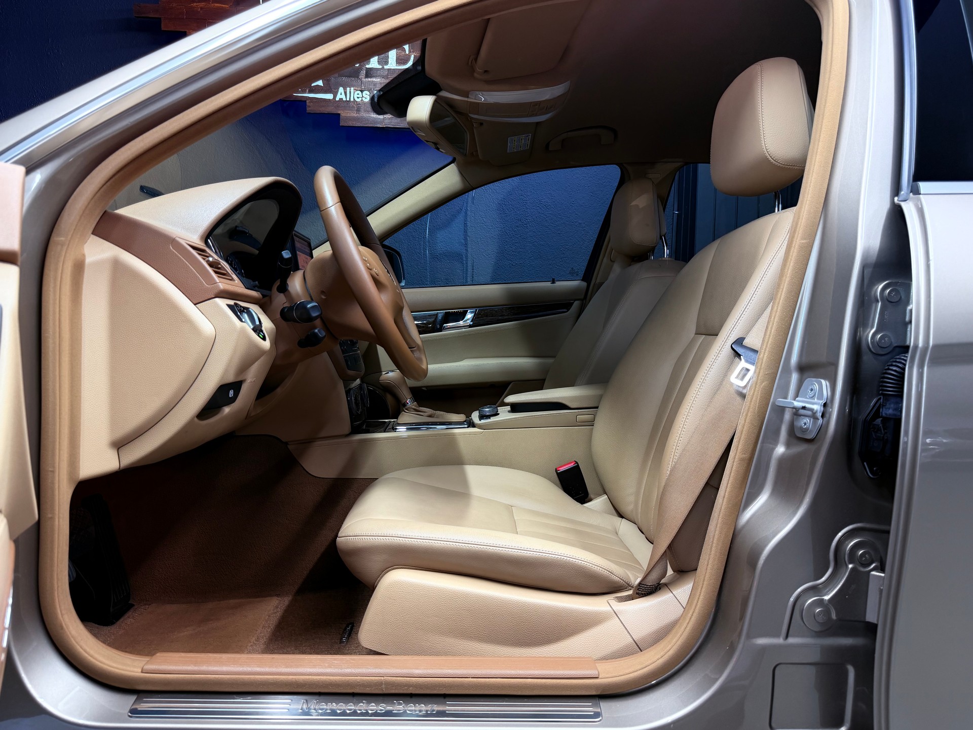 MERCEDES-BENZ C 300 (280) Elégance 7G-Tronic-image-7