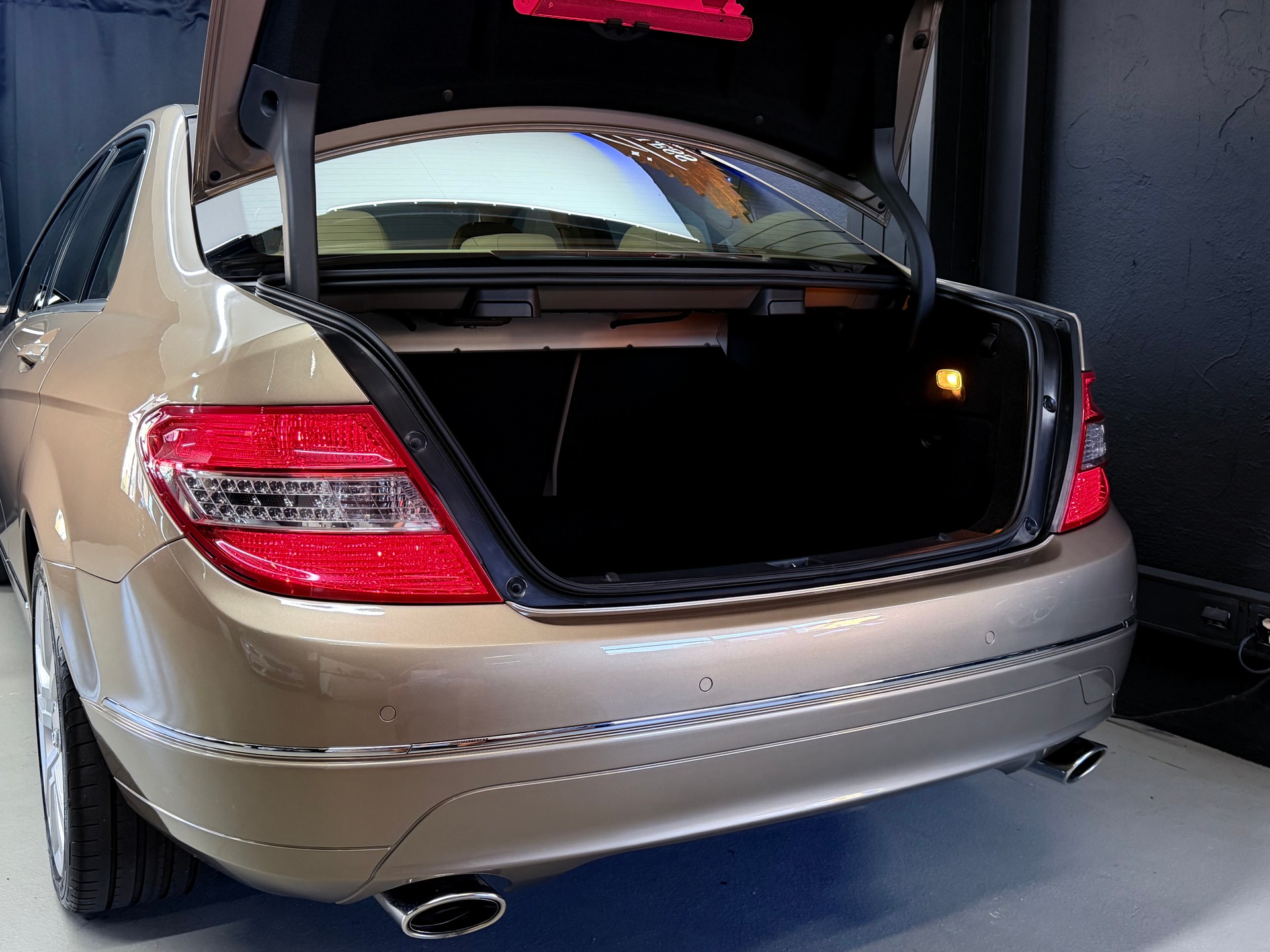 MERCEDES-BENZ C 300 (280) Elégance 7G-Tronic-image-6