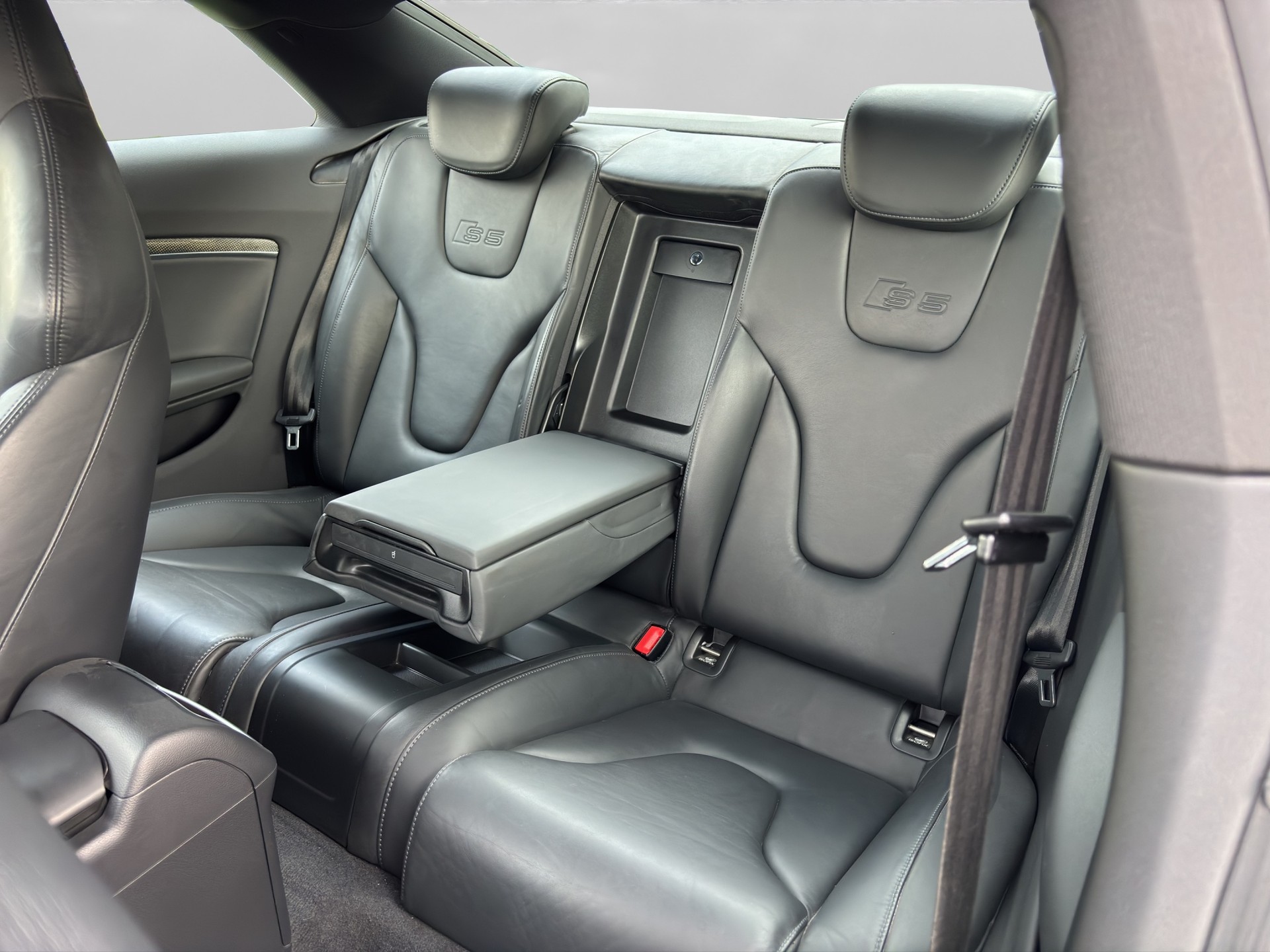 AUDI S5-image-6