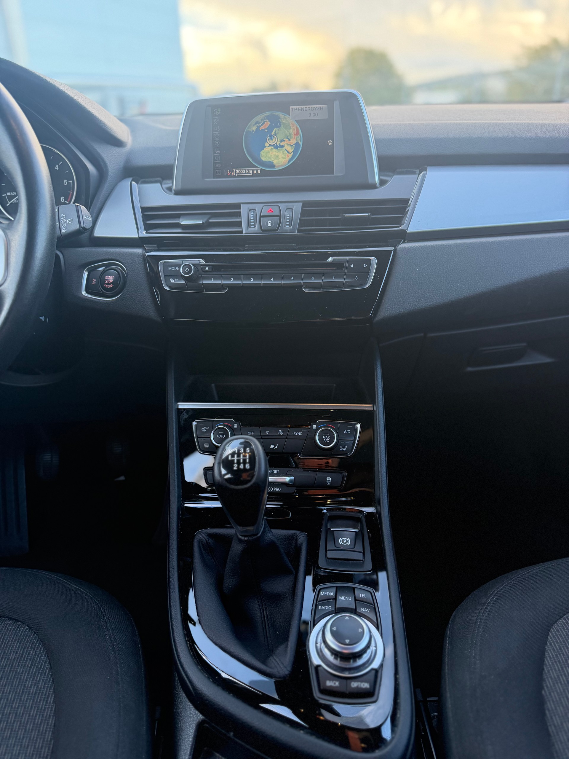 BMW 216d Active Tourer-image-11