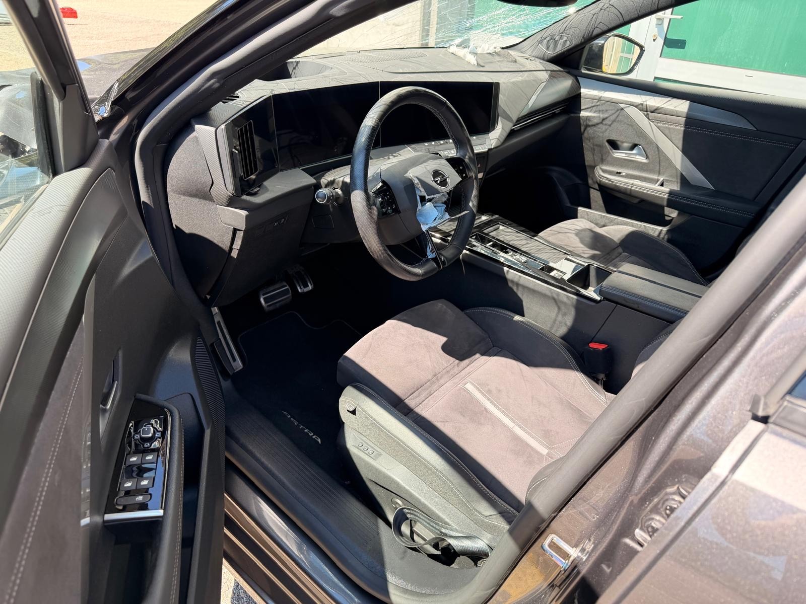 OPEL Astra 1.6 PHEV Turbo GSe A-image-9