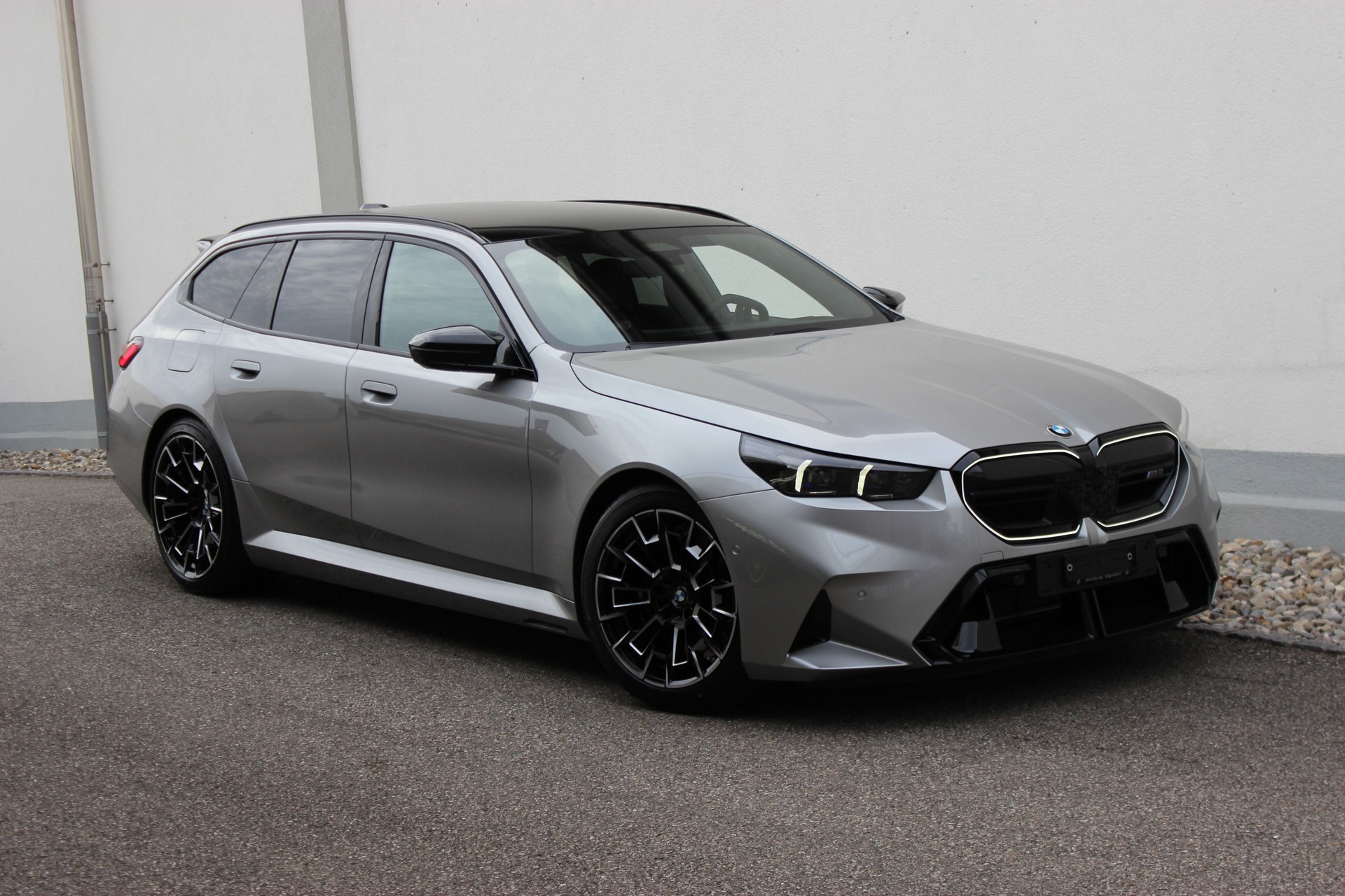 BMW M5 xDrive Touring Individual *SPACESILBER* 🎉0.0%-LEASINGAKTION🎉-image-2