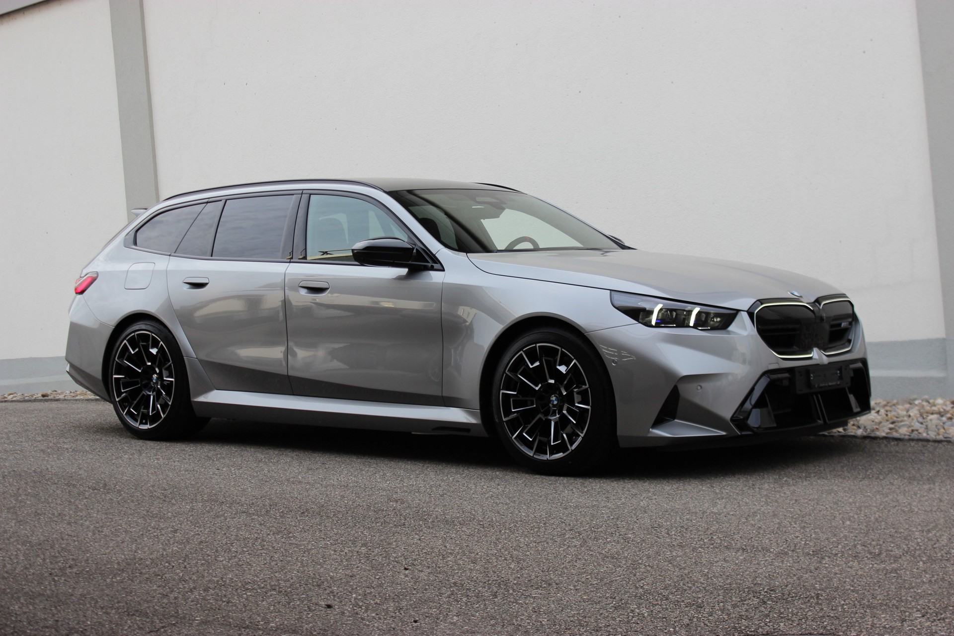 BMW M5 xDrive Touring Individual *SPACESILBER* 🎉0.0%-LEASINGAKTION🎉-image-4